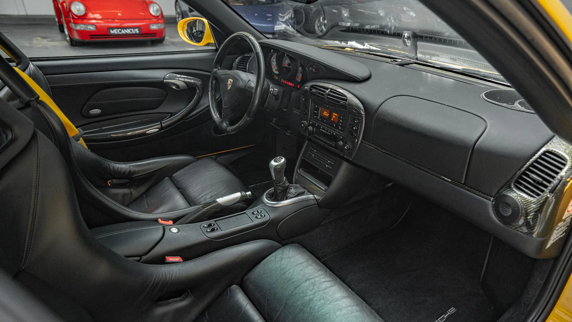 Porsche 911 — photo 22
