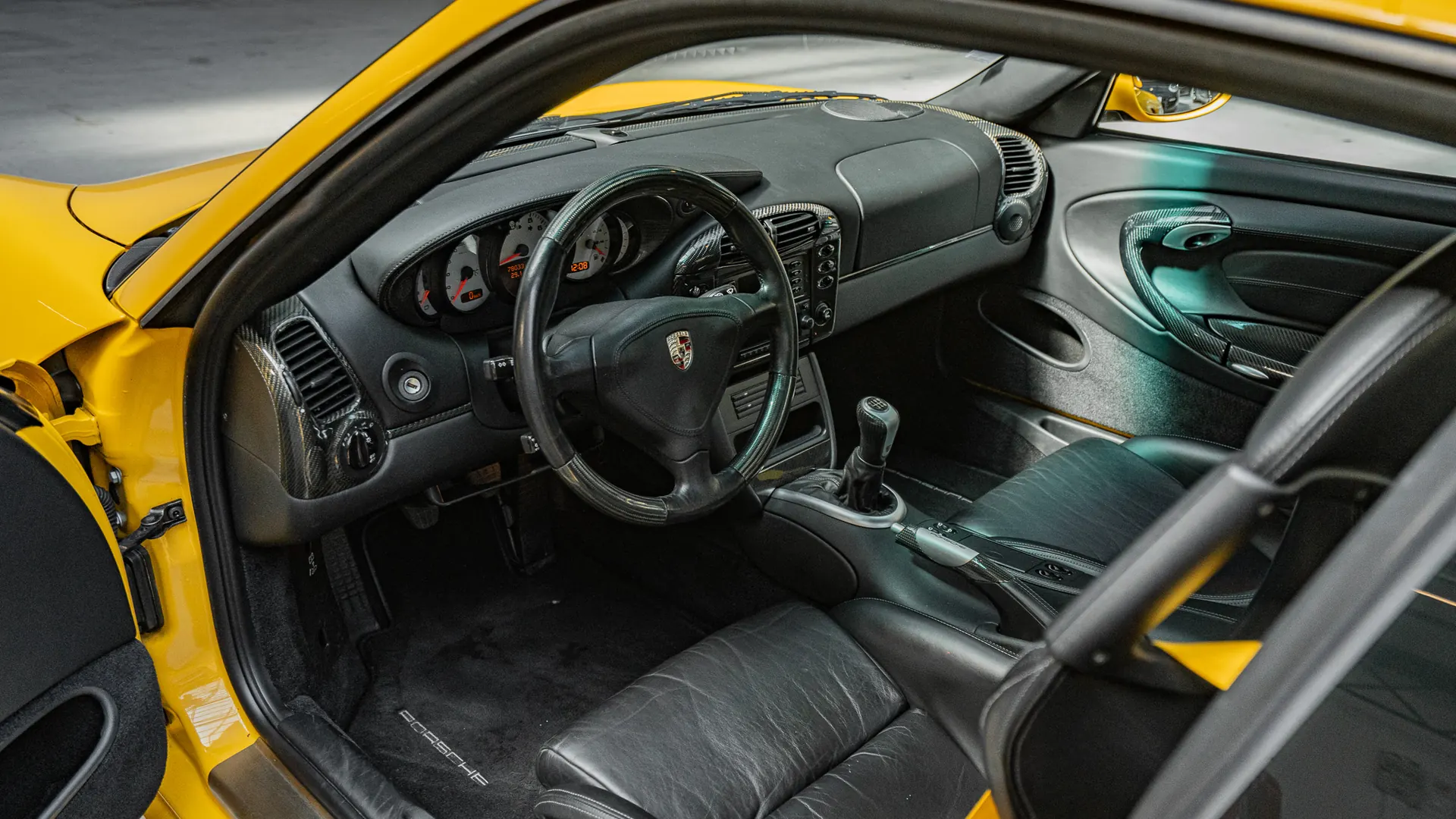 Porsche 911 — photo 8
