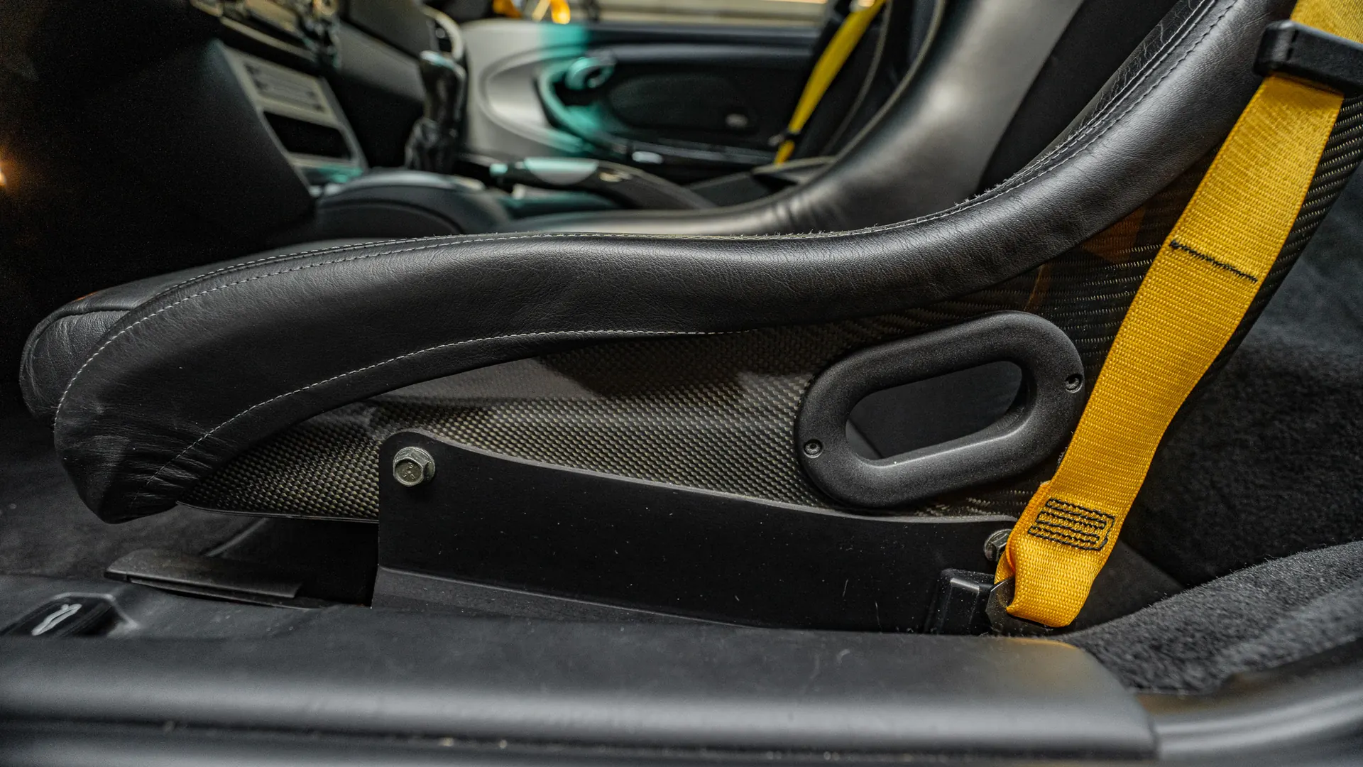 Porsche 911 — photo 27