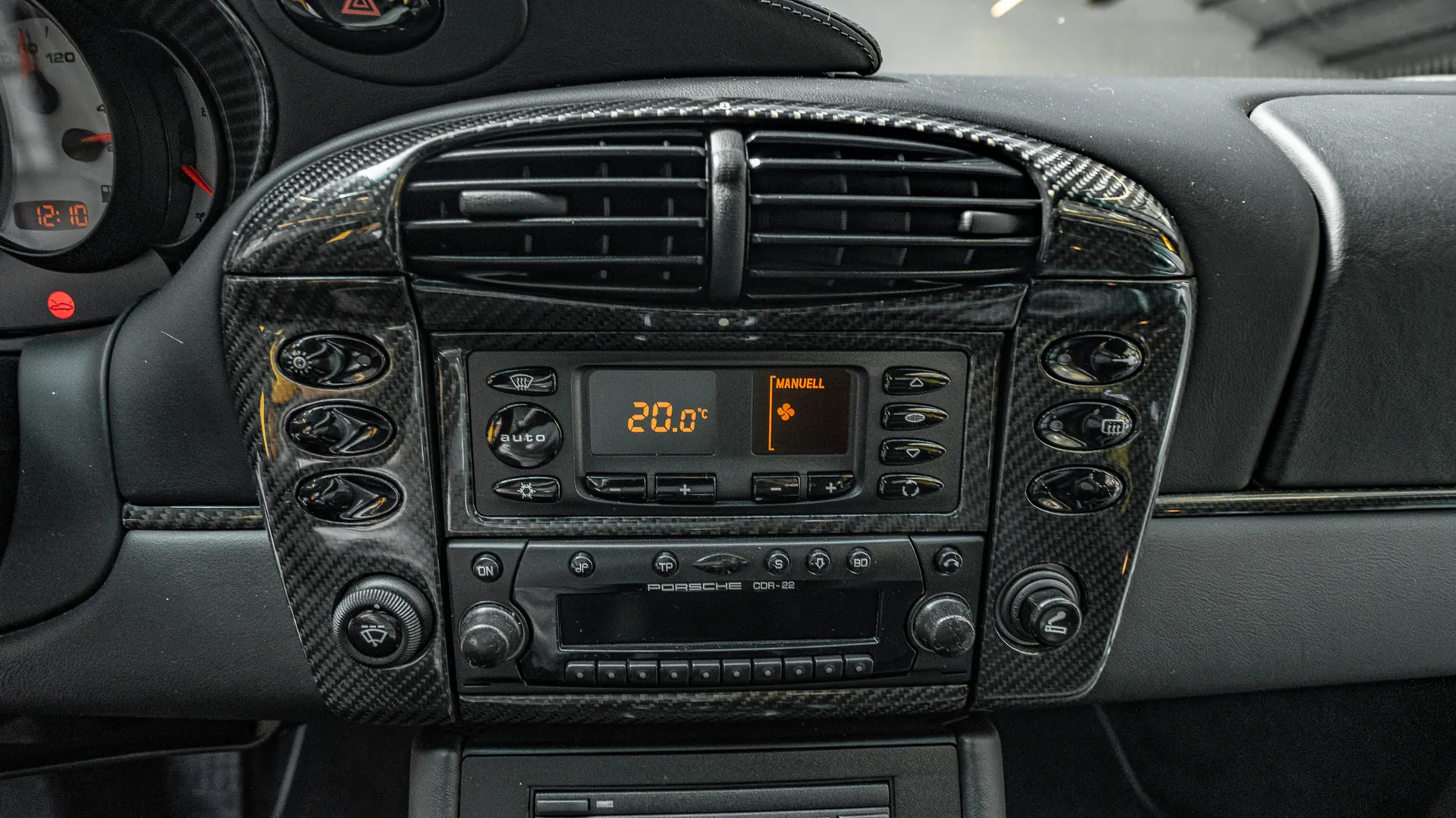 Porsche 911 — photo 16