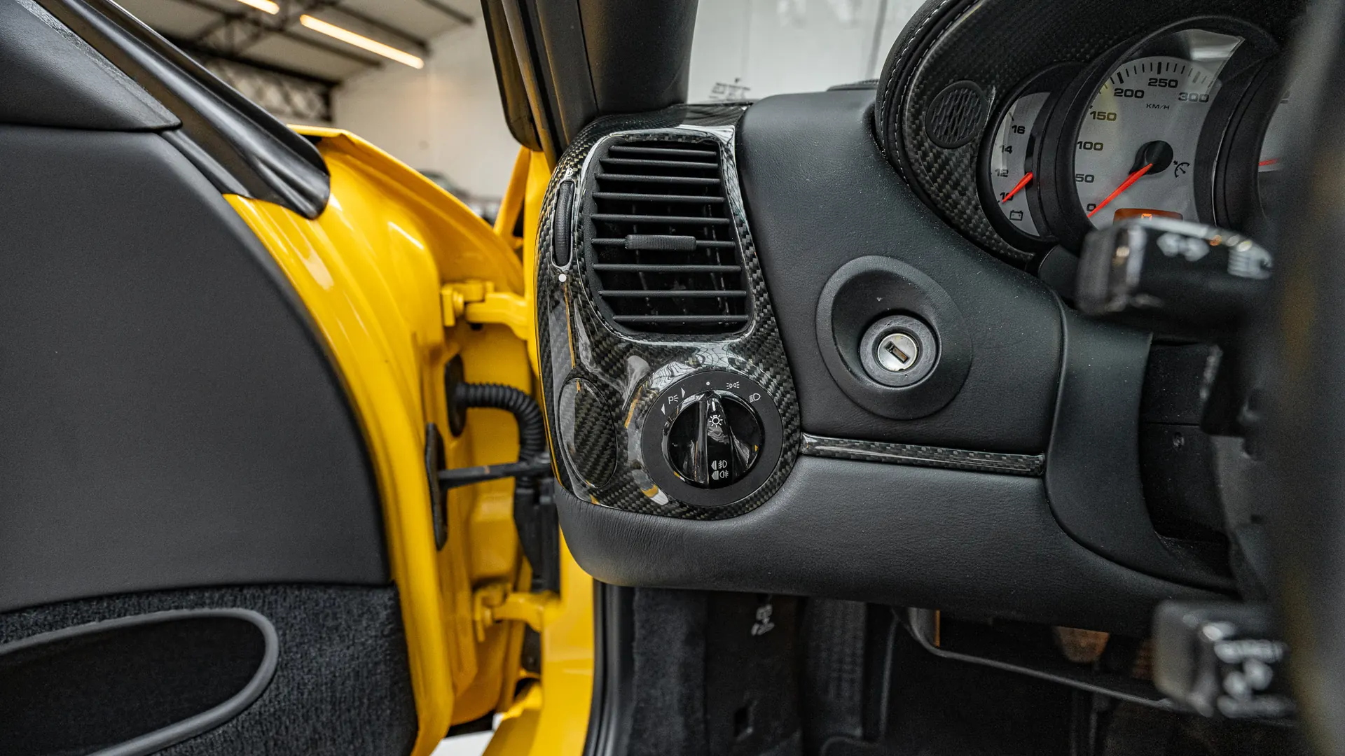 Porsche 911 — photo 15