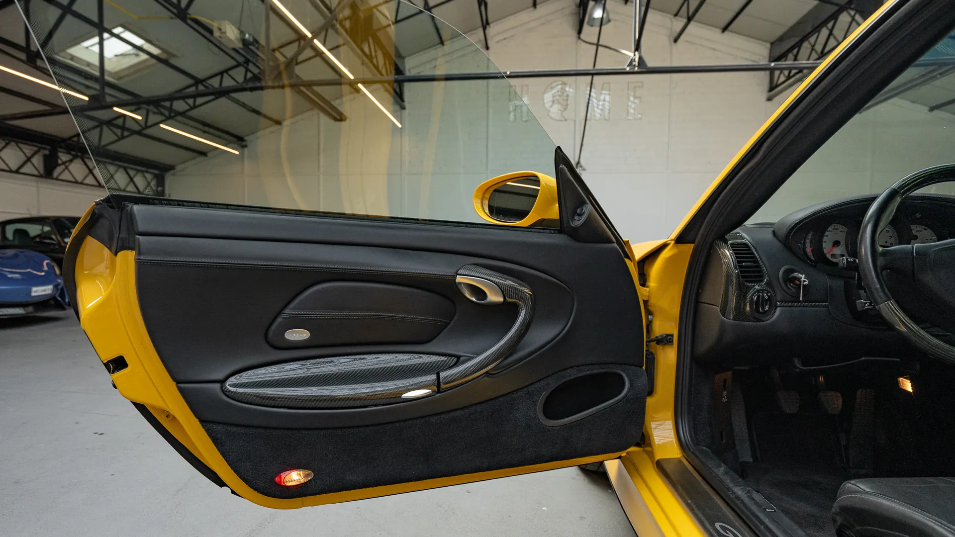 Porsche 911 — photo 21