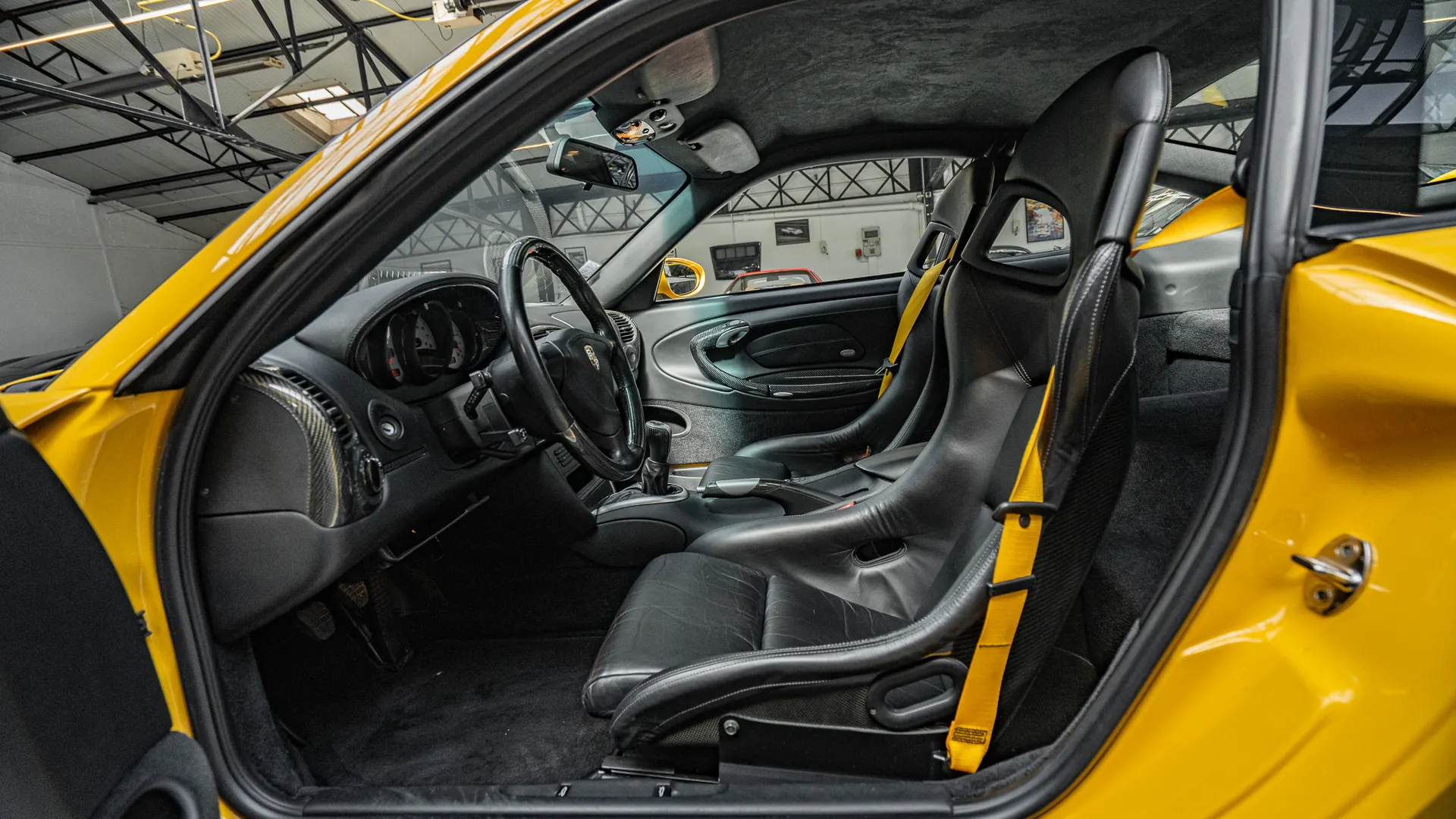 Porsche 911 — photo 9