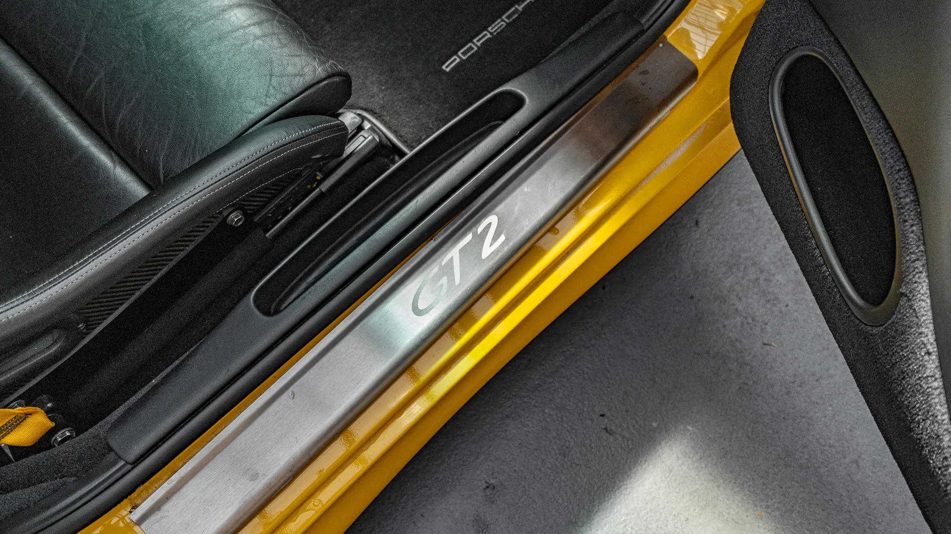 Porsche 911 — photo 28