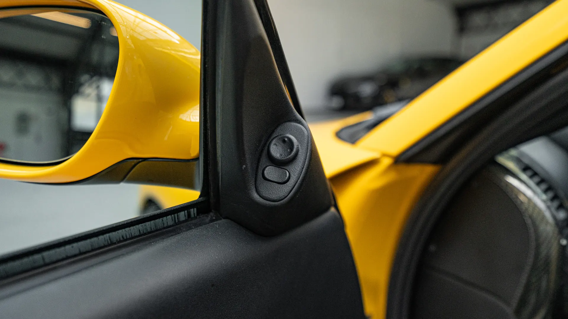 Porsche 911 — photo 25