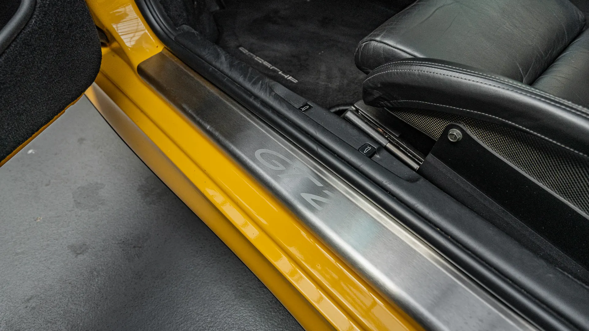 Porsche 911 — photo 26