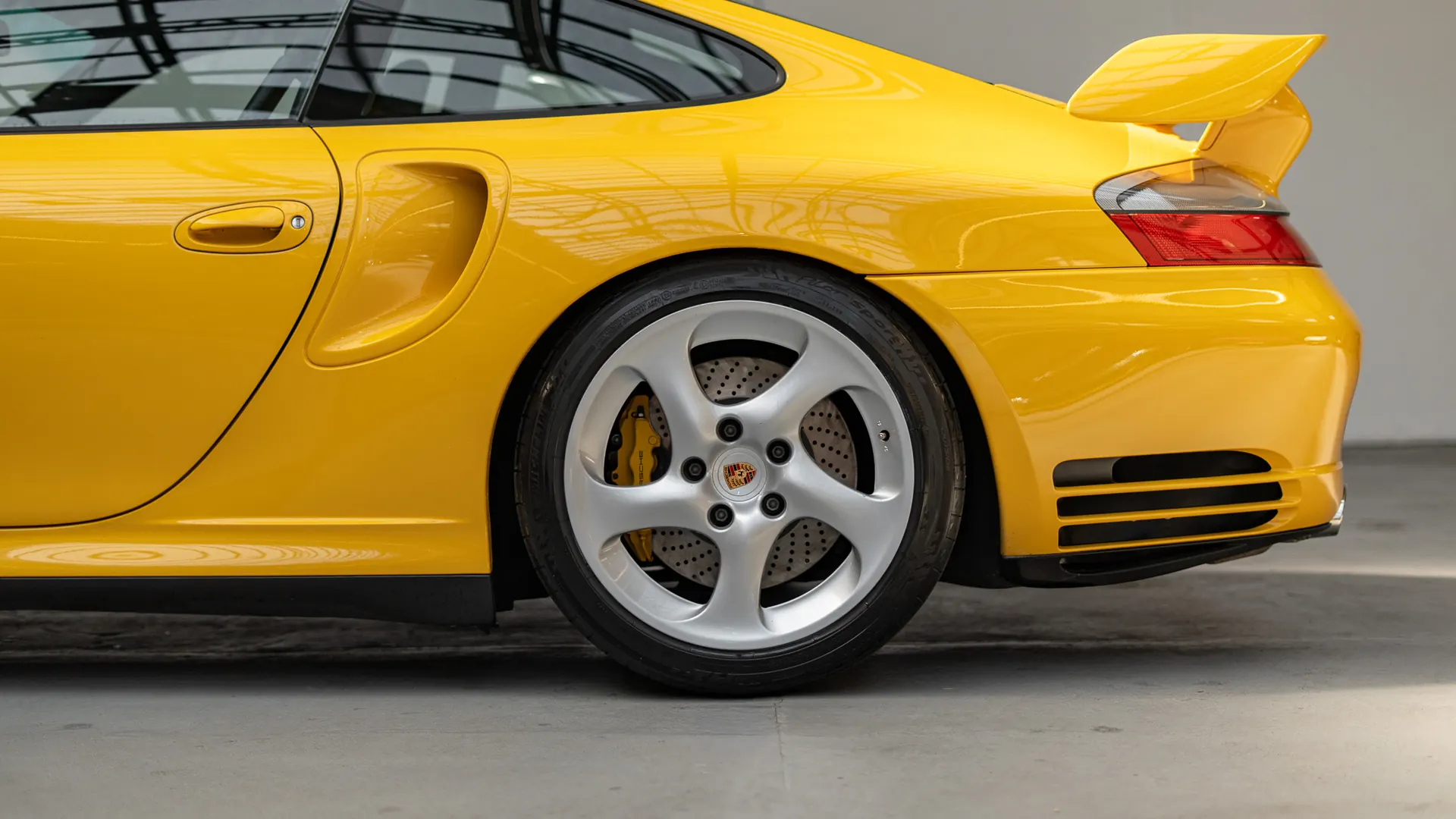 Porsche 911 — photo 7