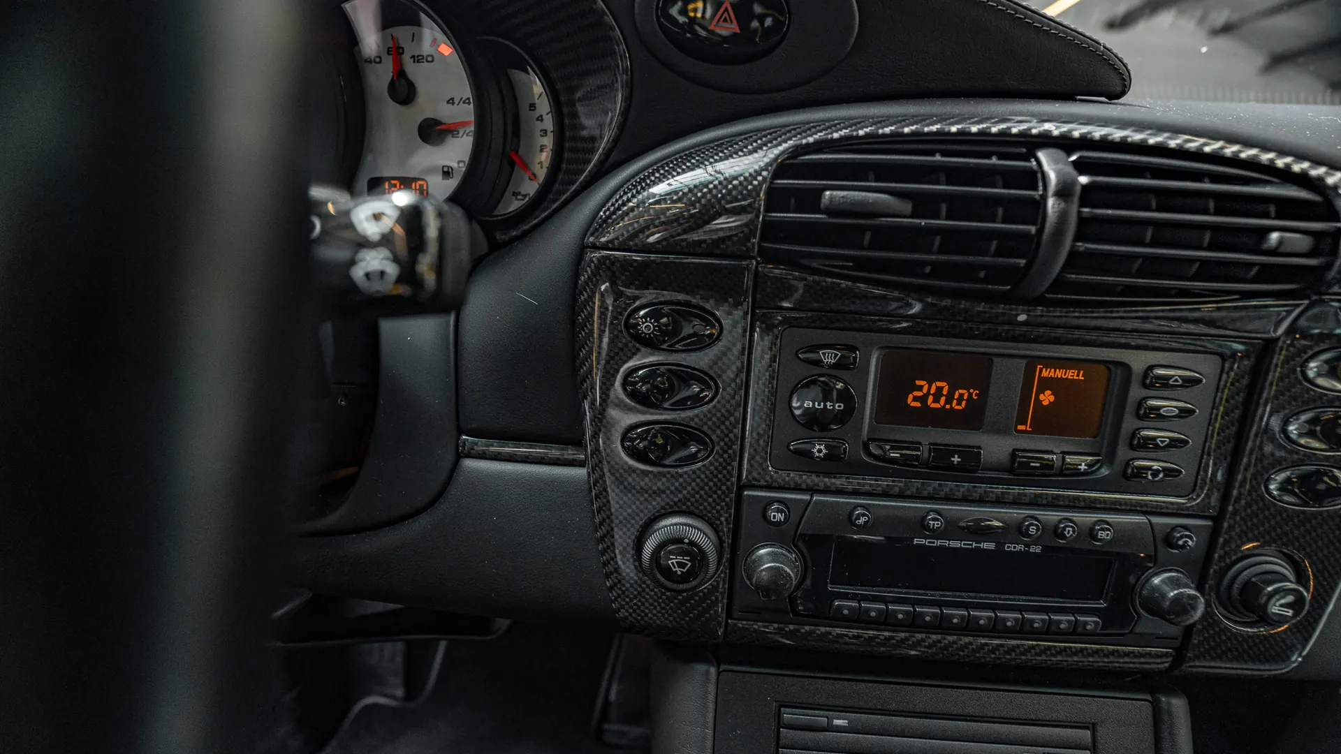 Porsche 911 — photo 17