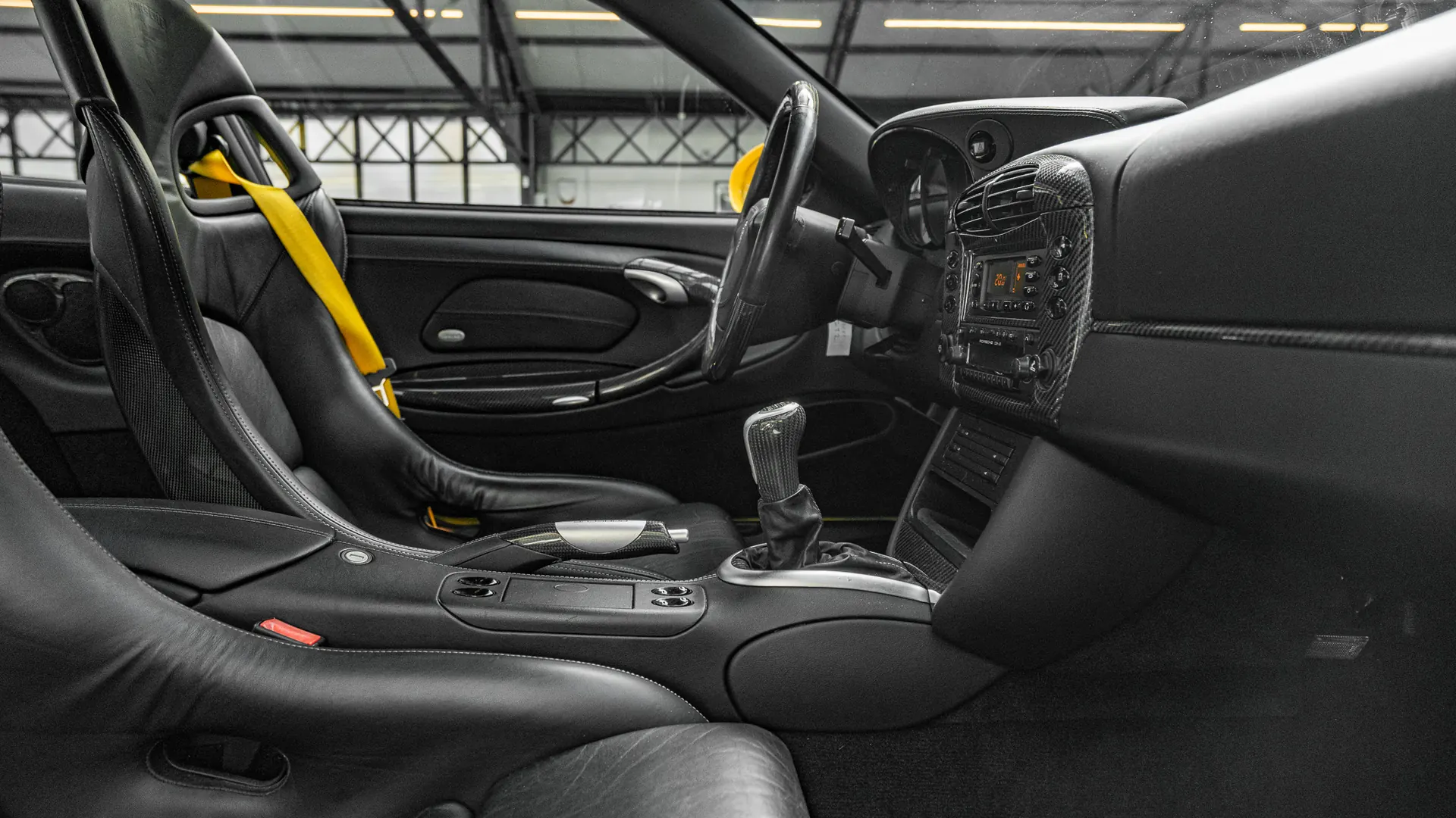 Porsche 911 — photo 23