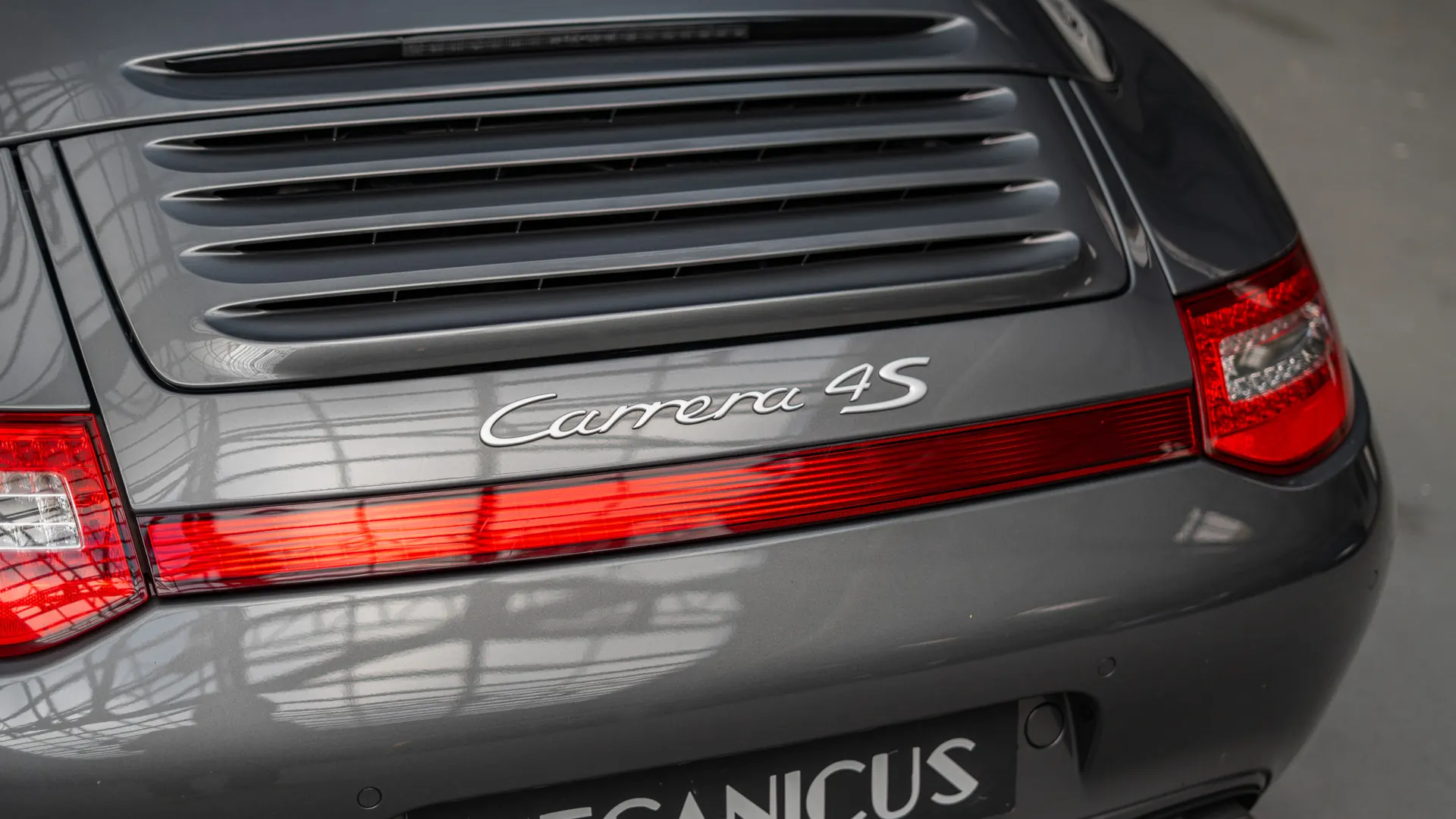 Porsche 911 — photo 33