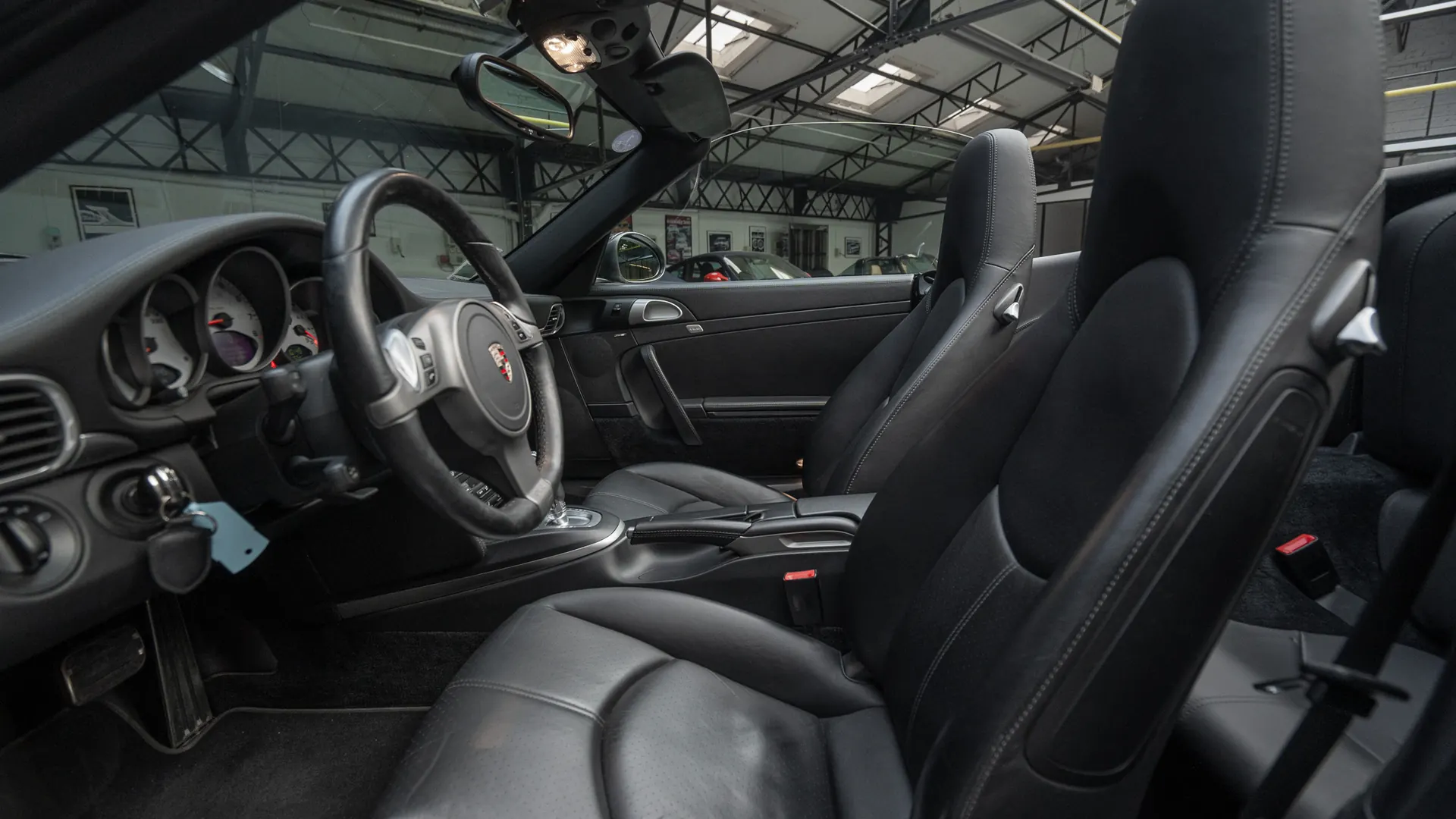 Porsche 911 — photo 10