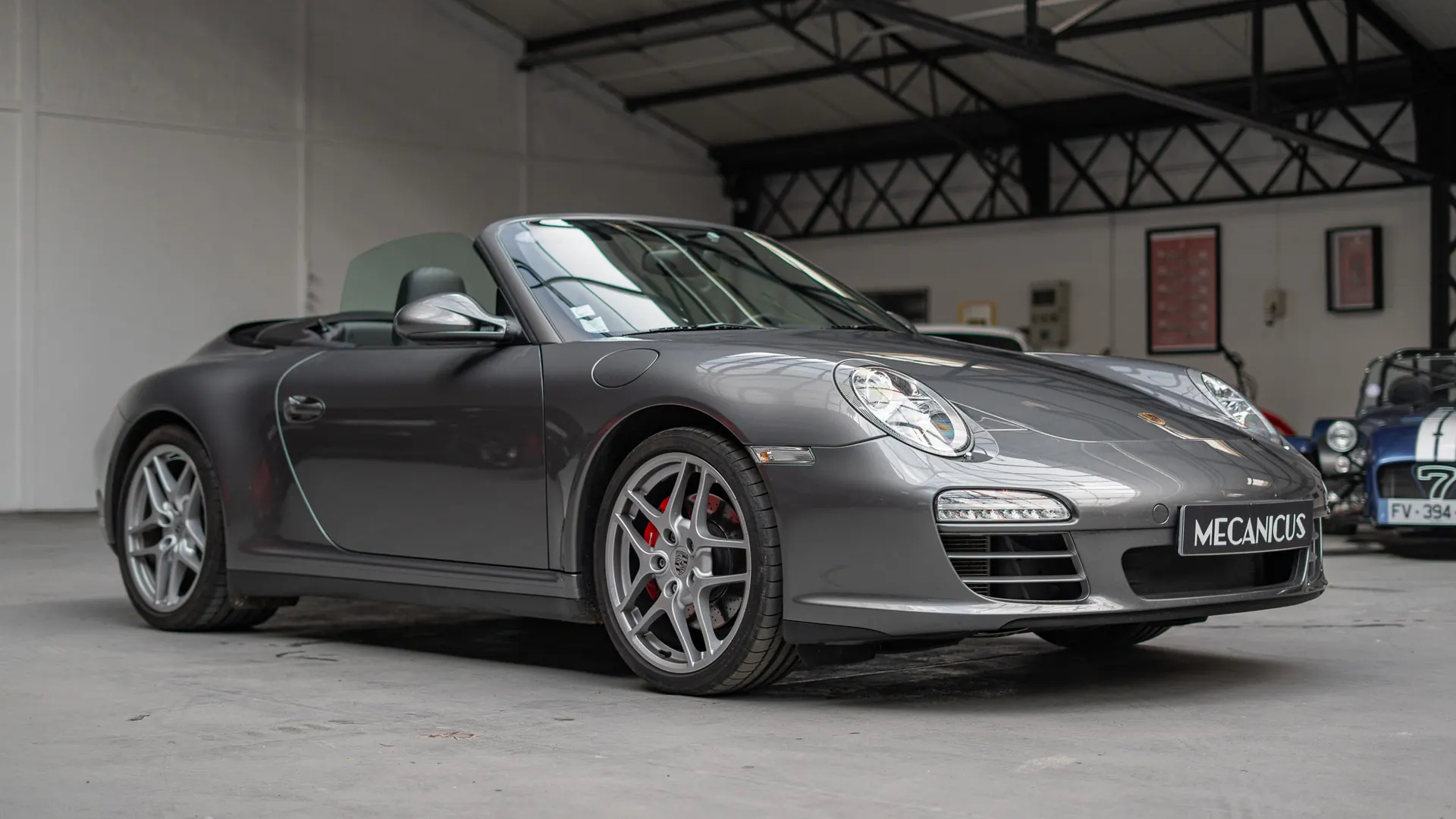 Porsche 911 — photo 27