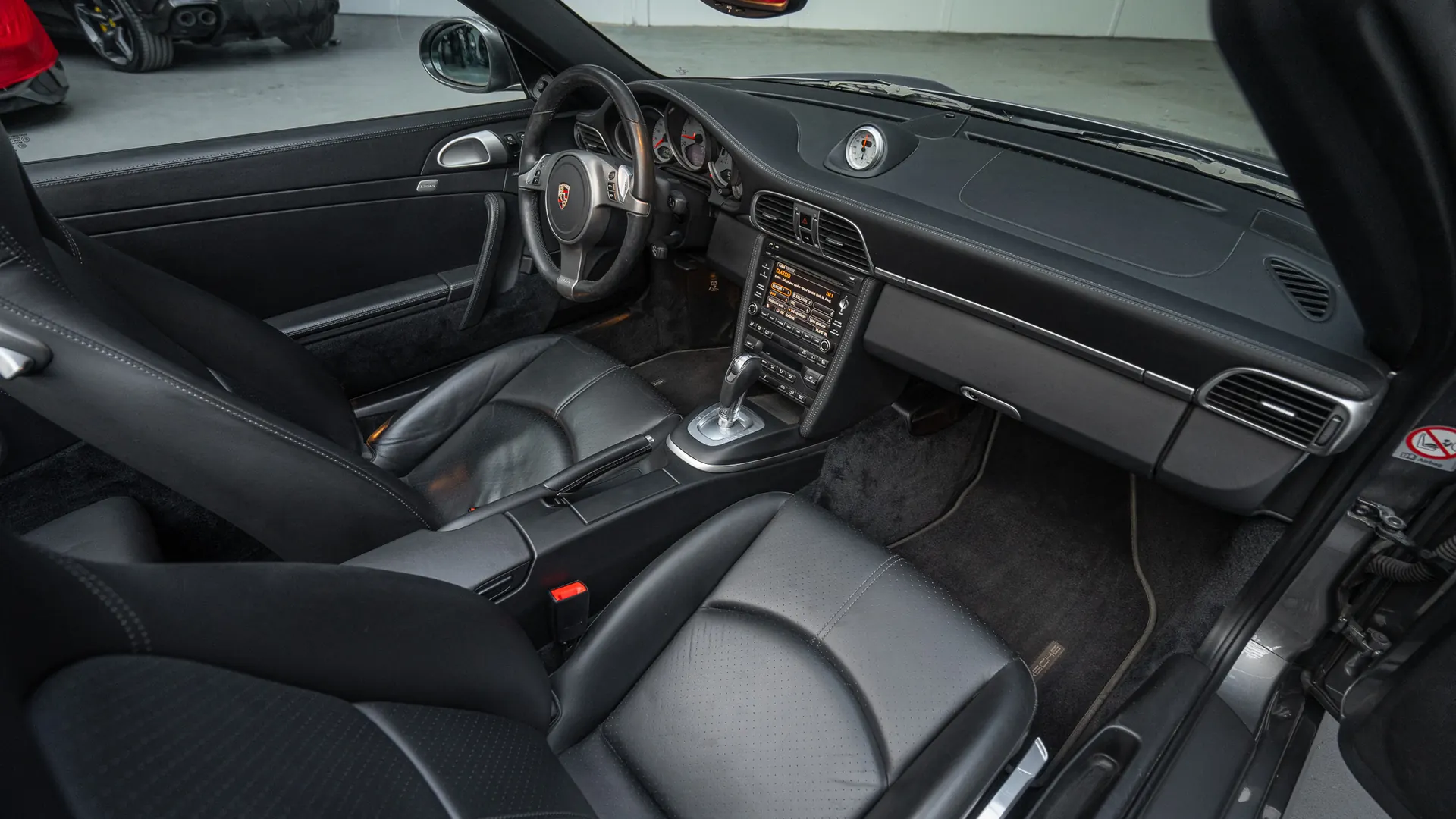 Porsche 911 — photo 25