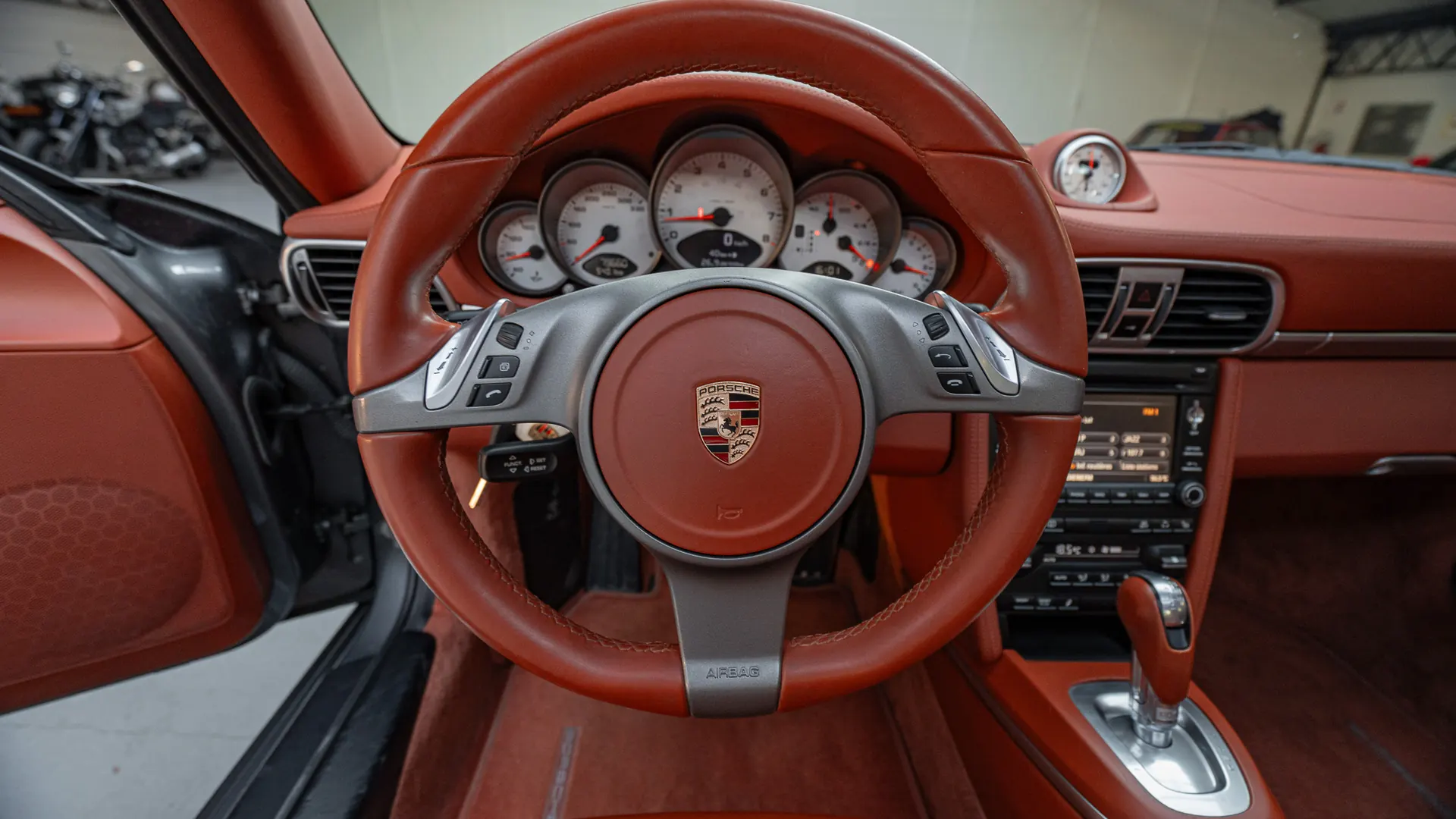 Porsche 911 — photo 11