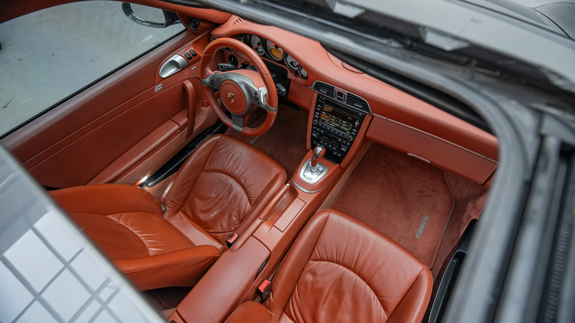 Porsche 911 — photo 28