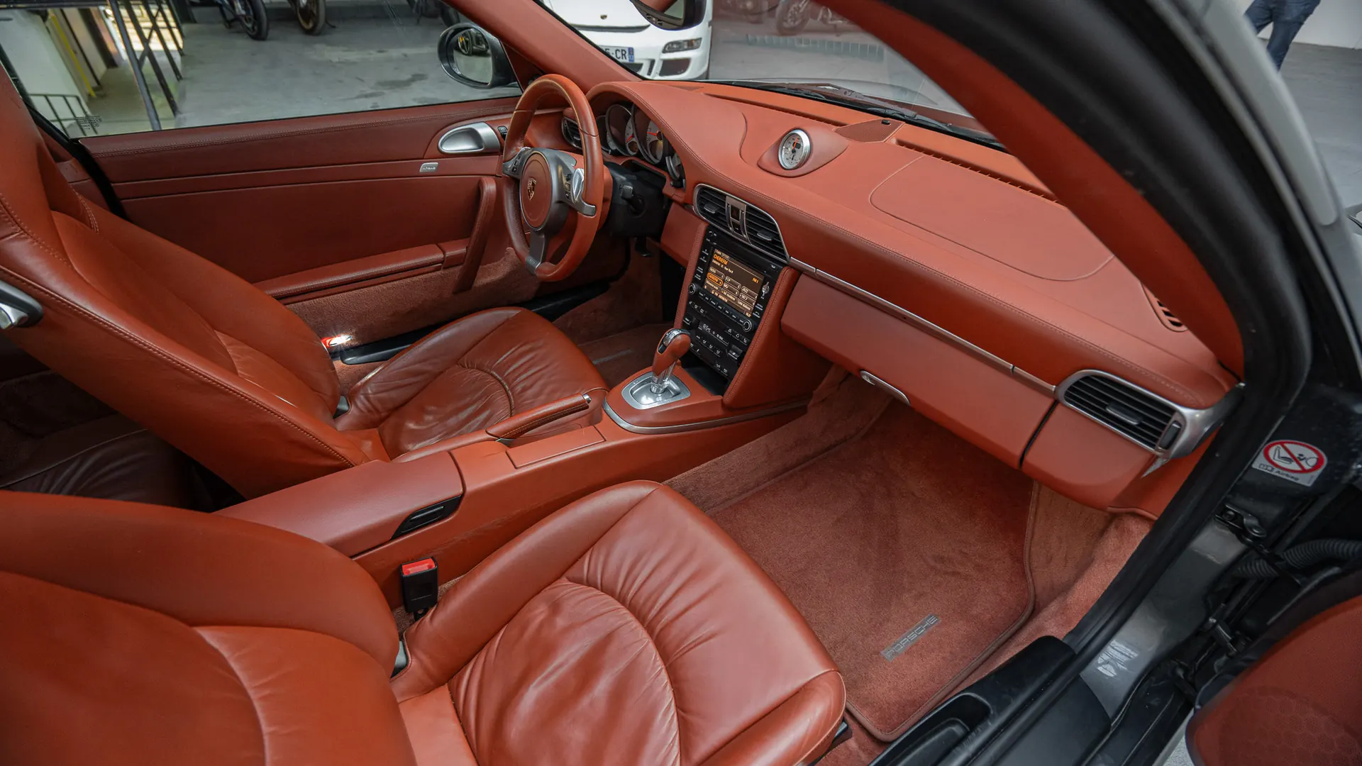 Porsche 911 — photo 21