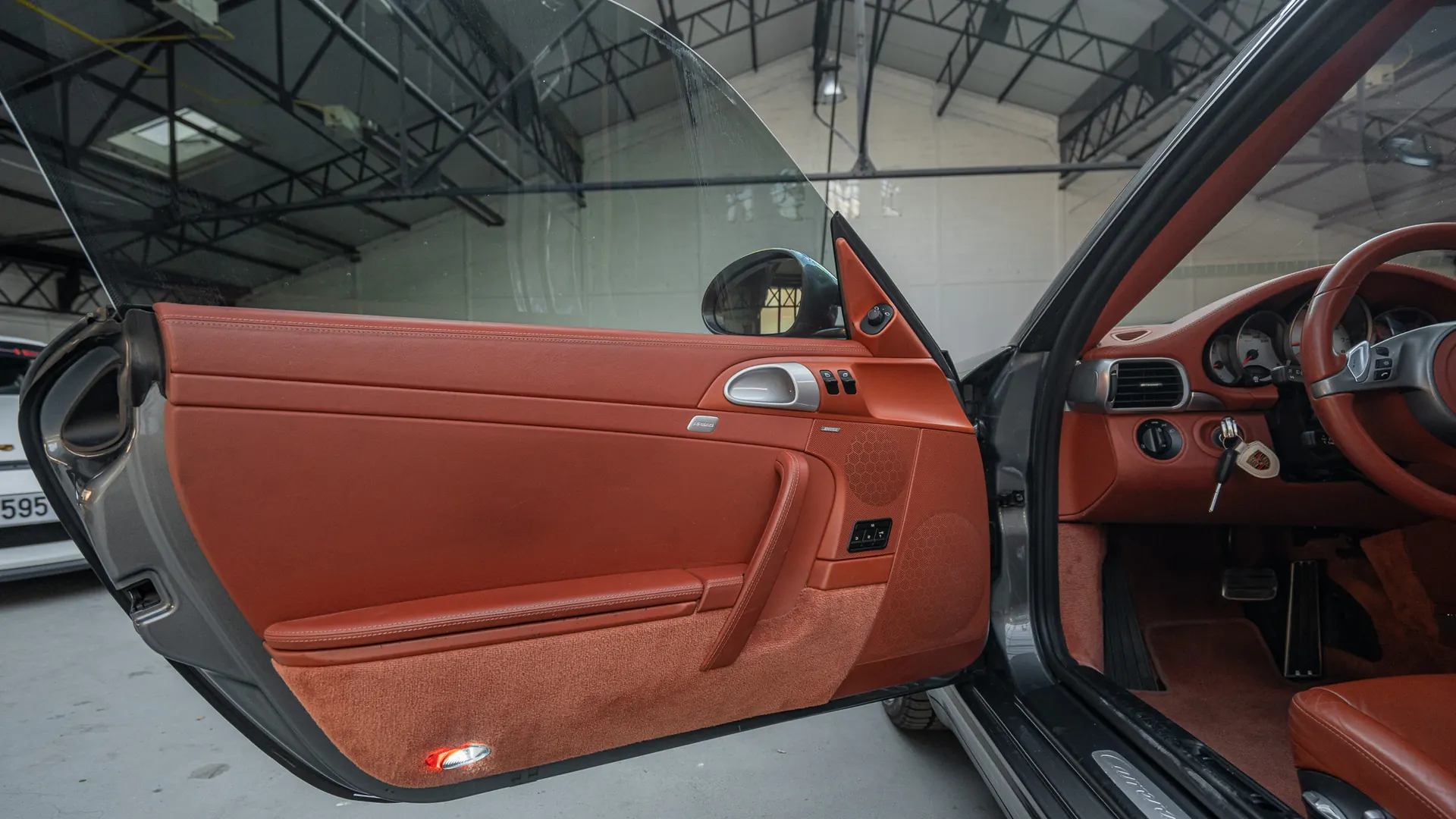 Porsche 911 — photo 25