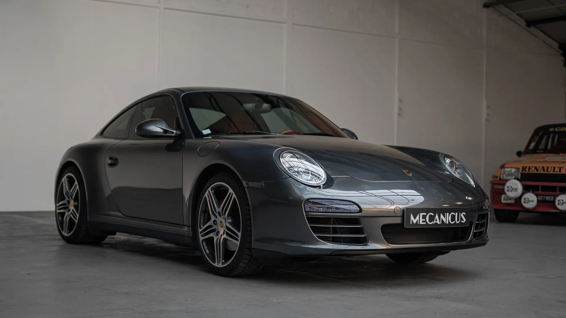 Porsche 911 — photo 31
