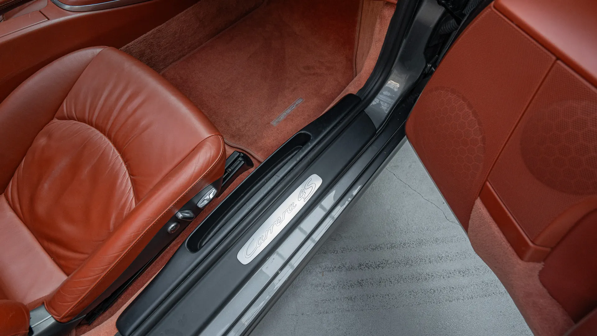 Porsche 911 — photo 29