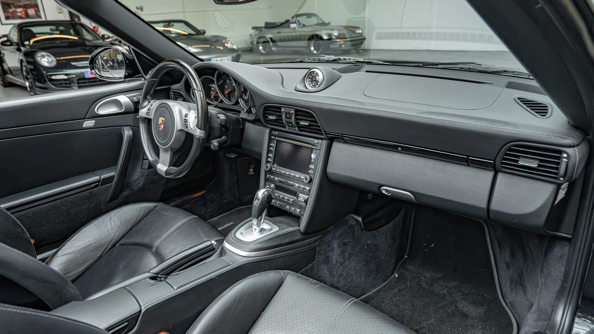 Porsche 911 — photo 21