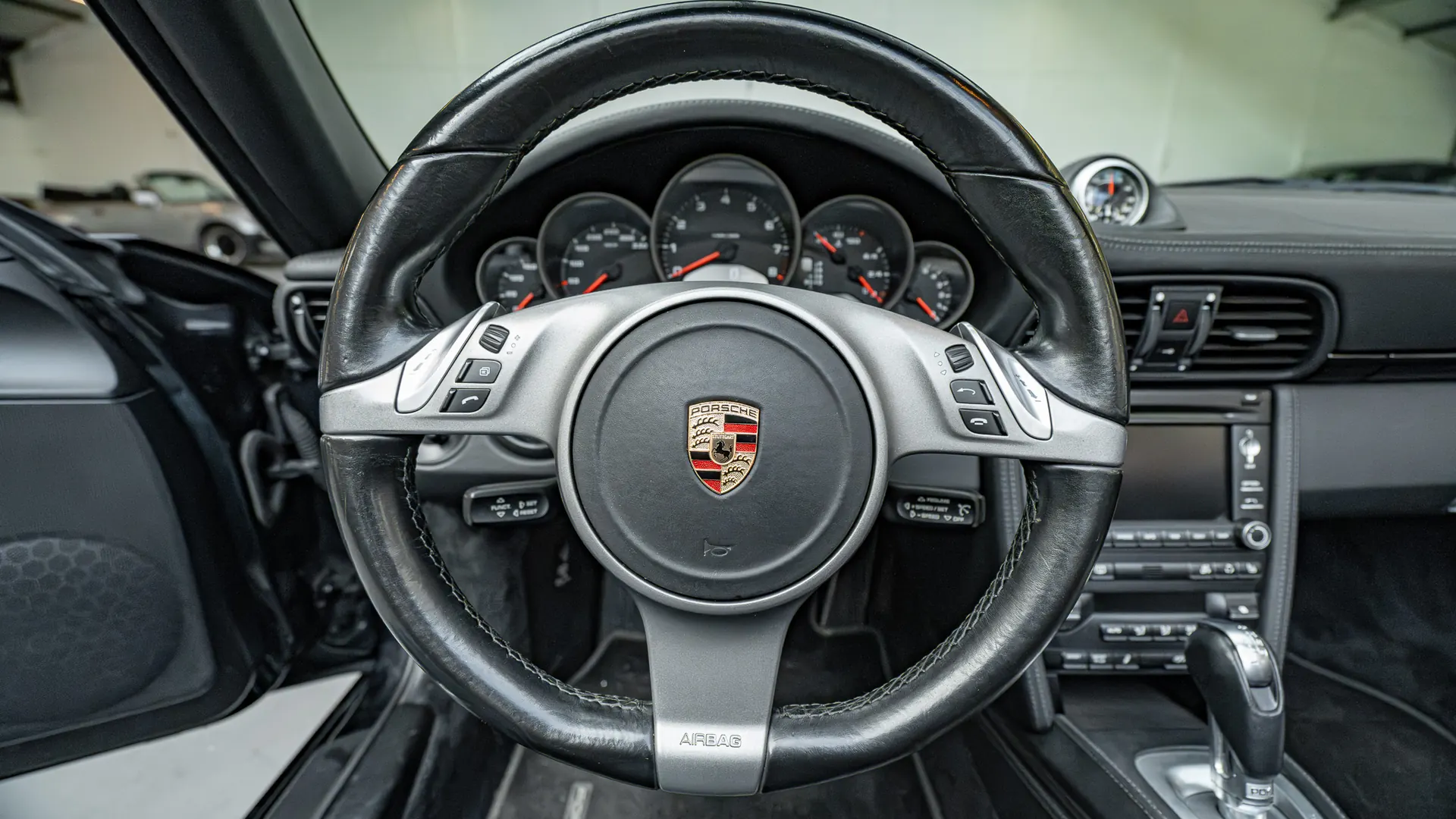 Porsche 911 — photo 11