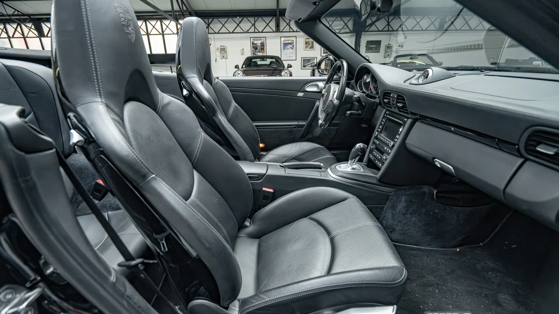 Porsche 911 — photo 20