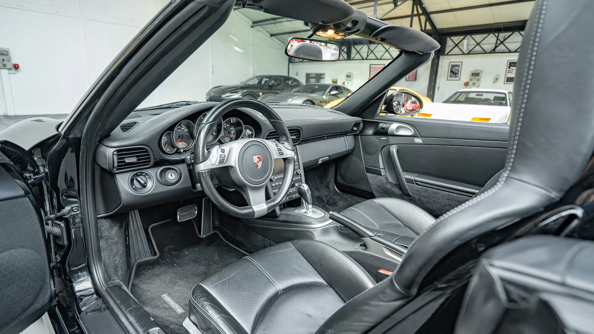 Porsche 911 — photo 8