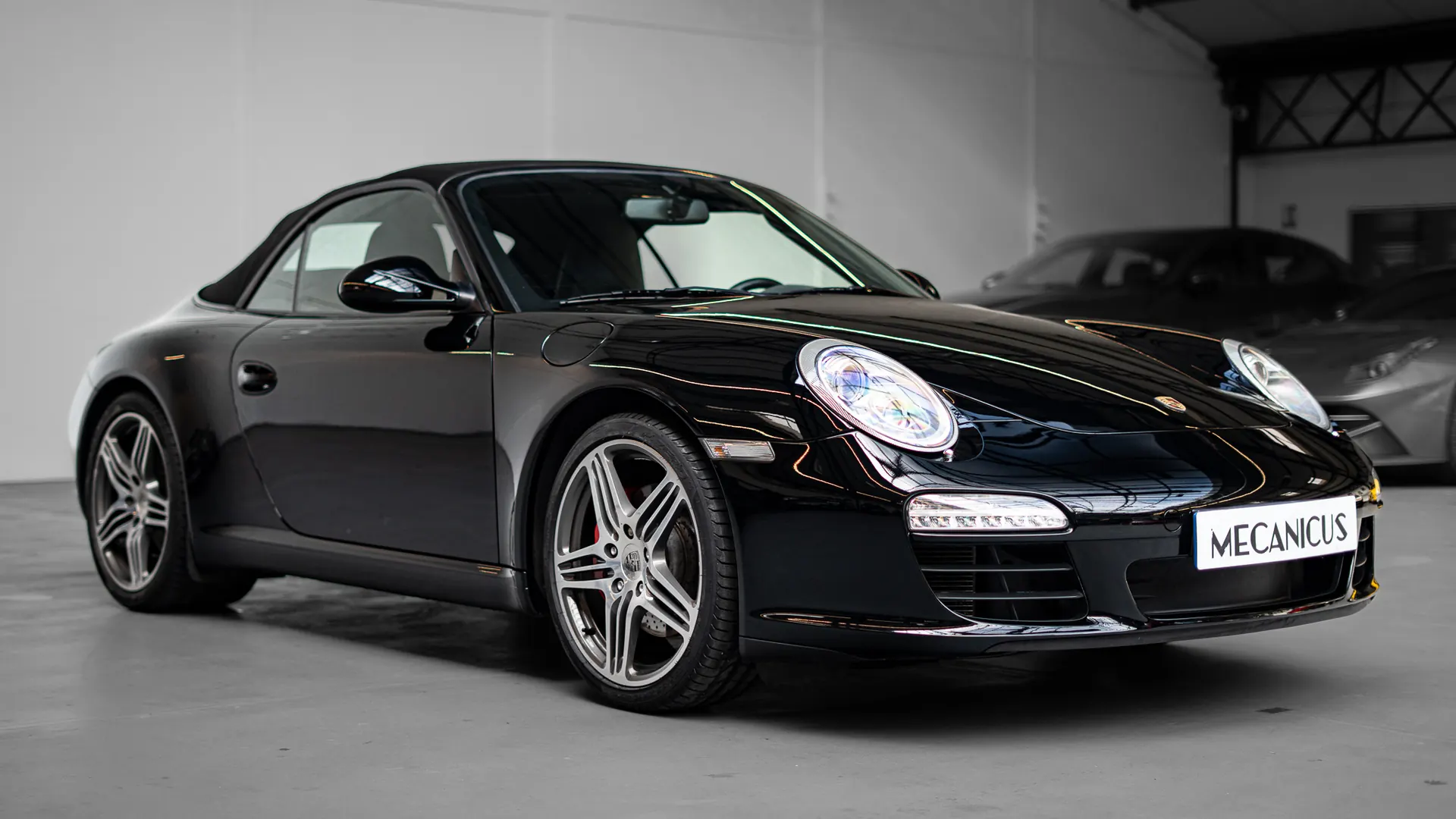 Porsche 911 — photo 26