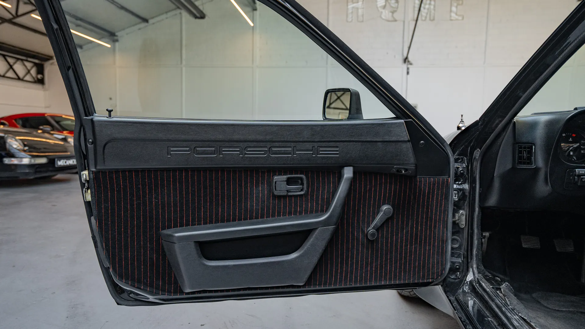 Porsche 924 — photo 23