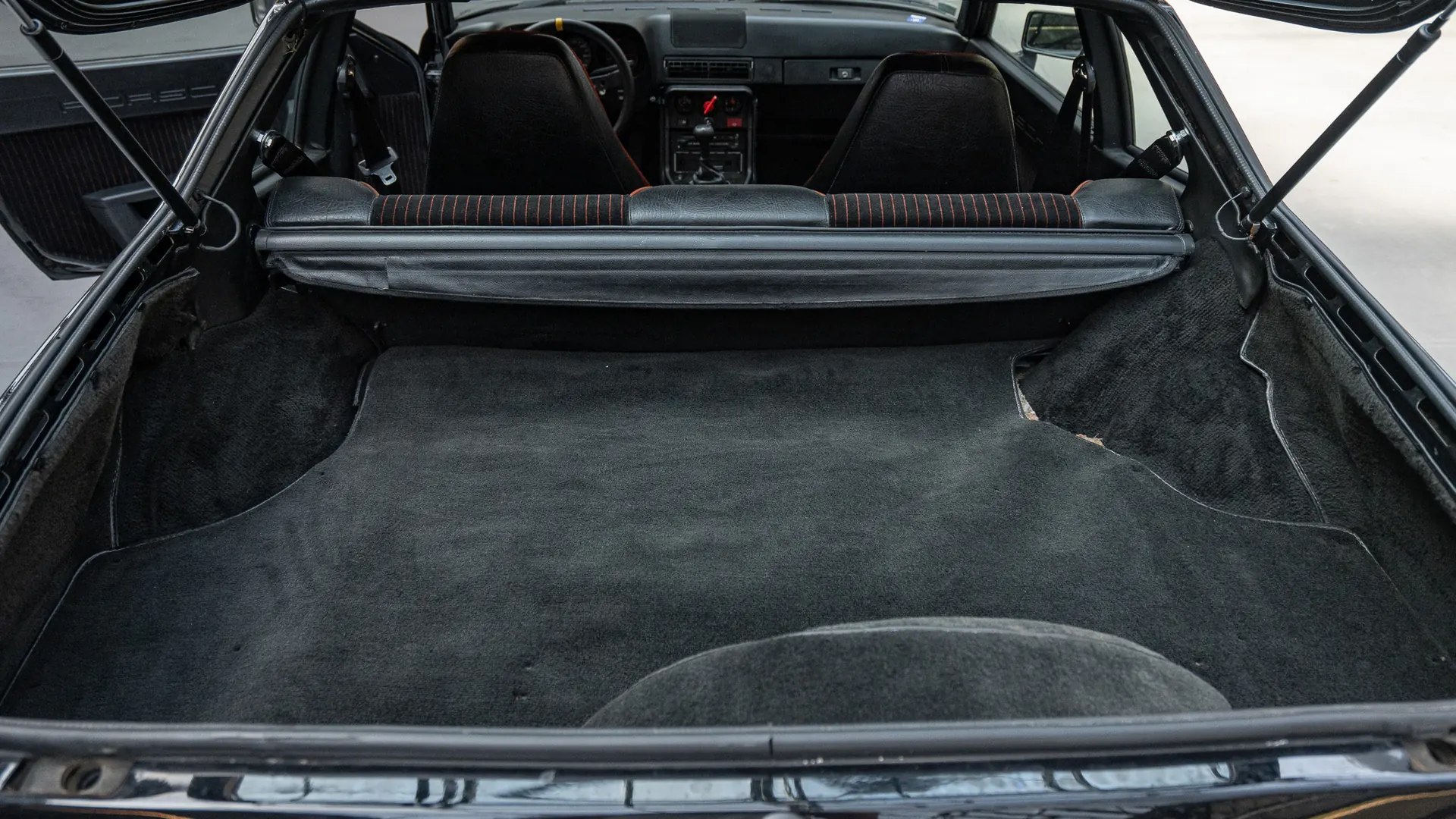 Porsche 924 — photo 24
