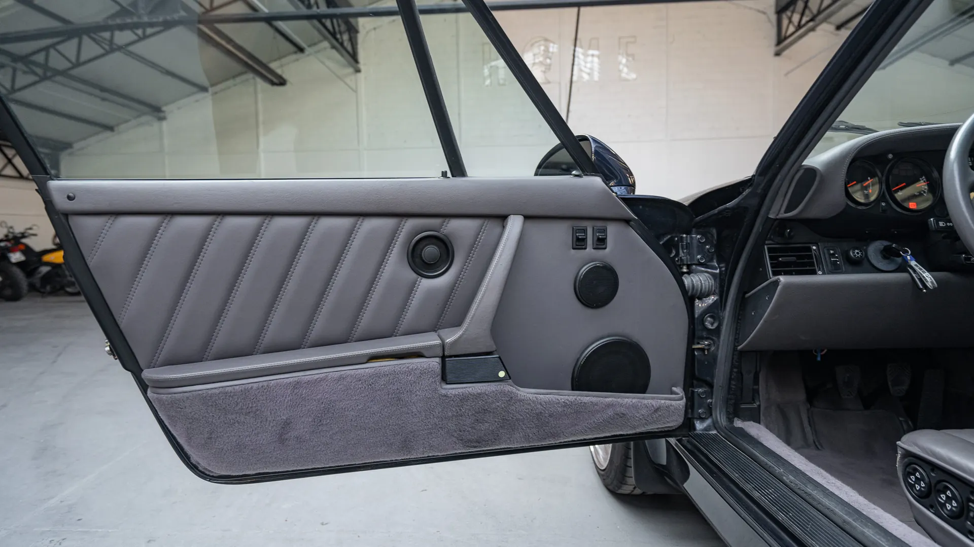 Porsche 964 — photo 14