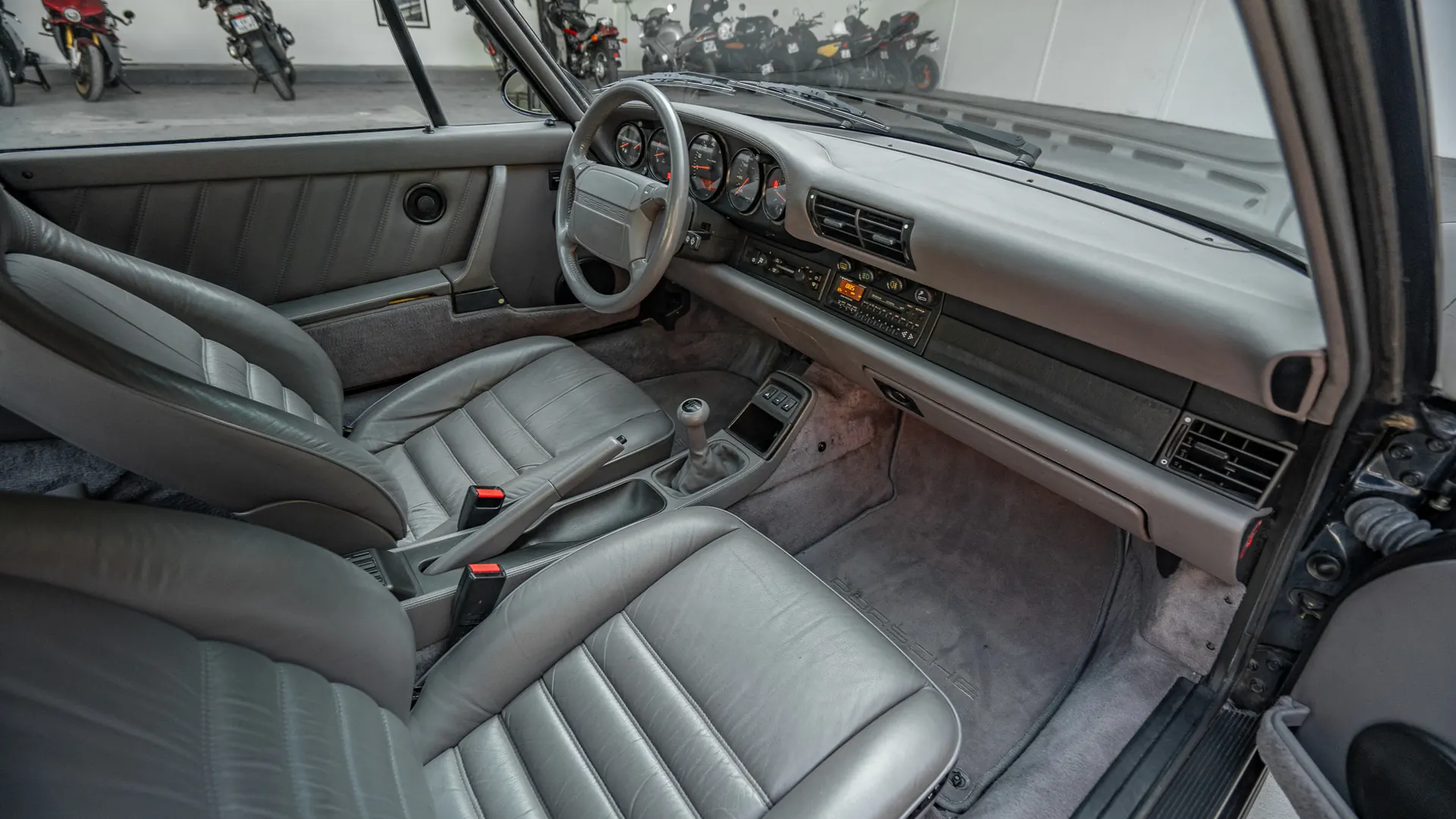 Porsche 964 — photo 20