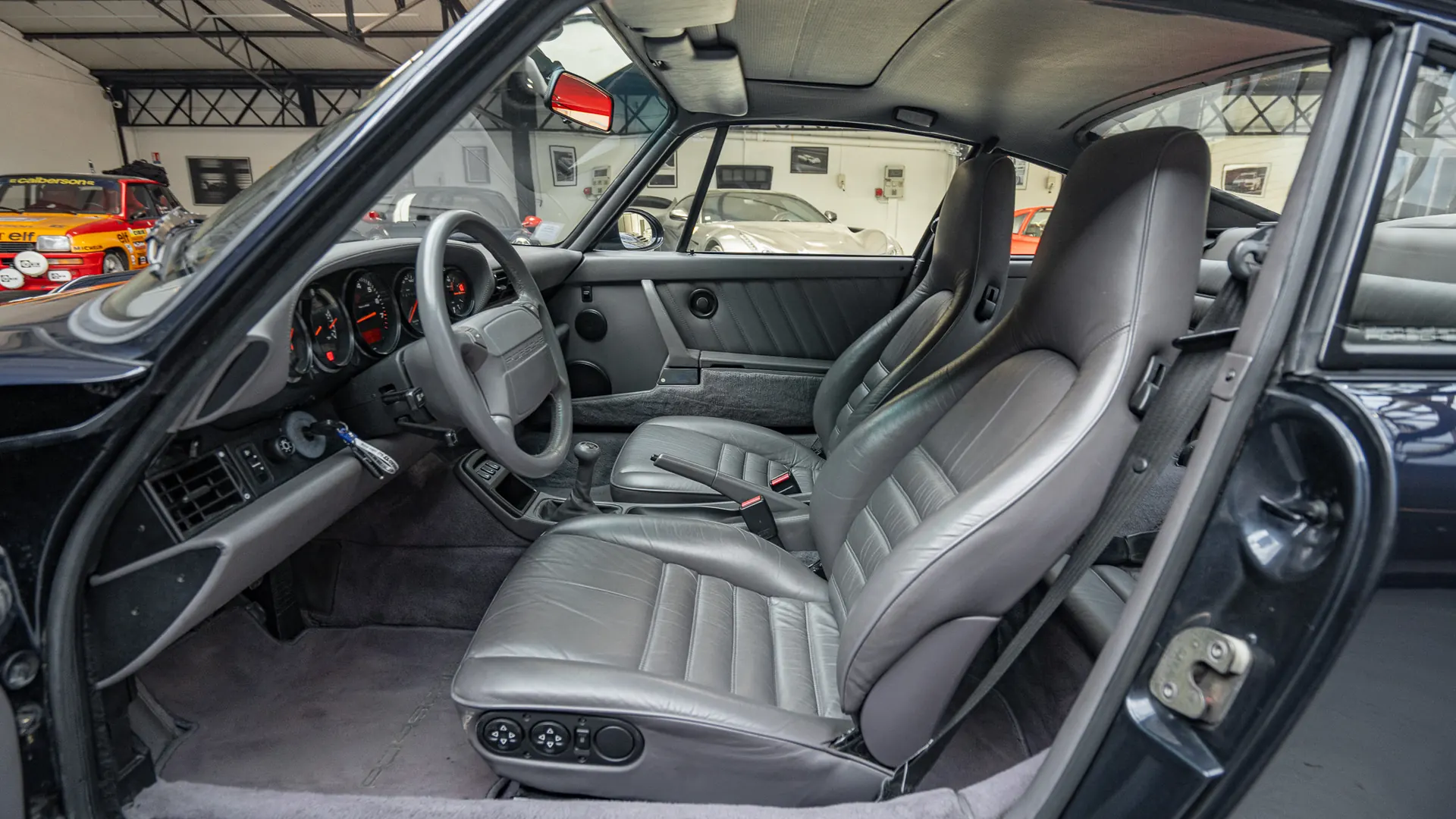Porsche 964 — photo 10