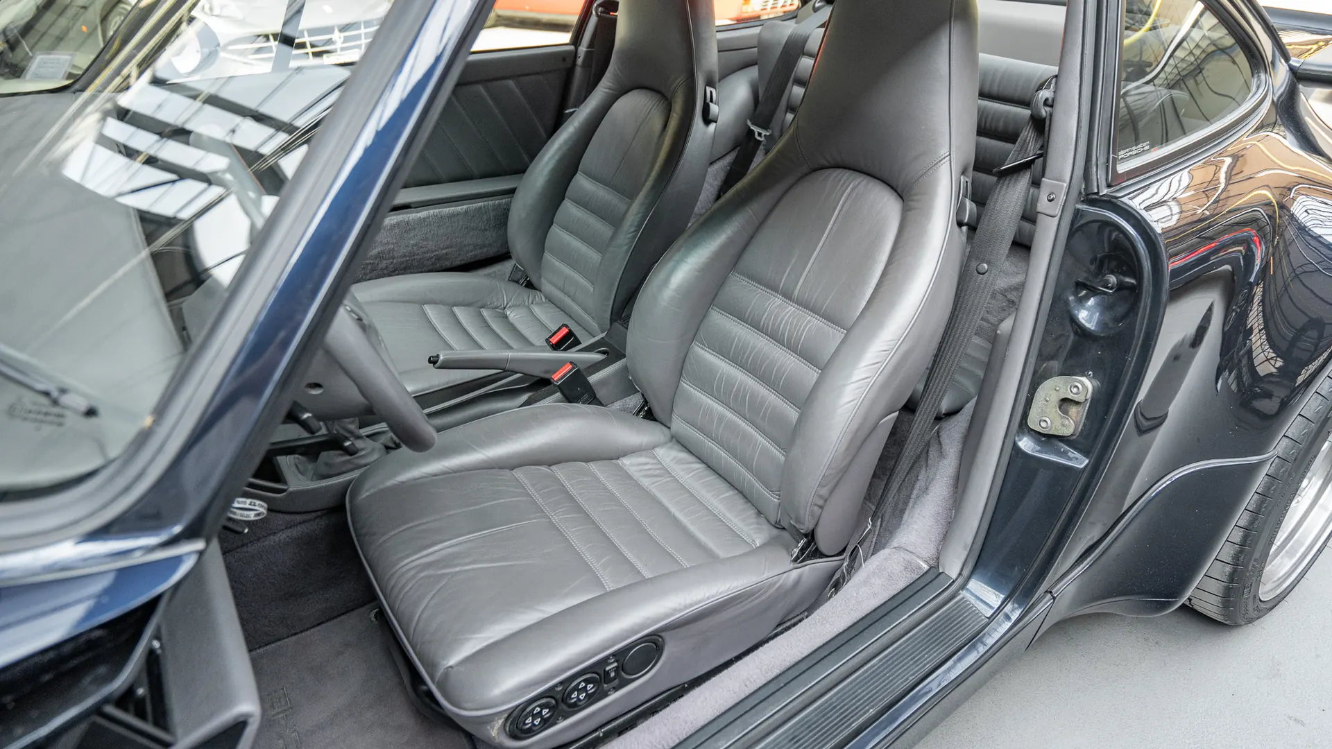 Porsche 964 — photo 11