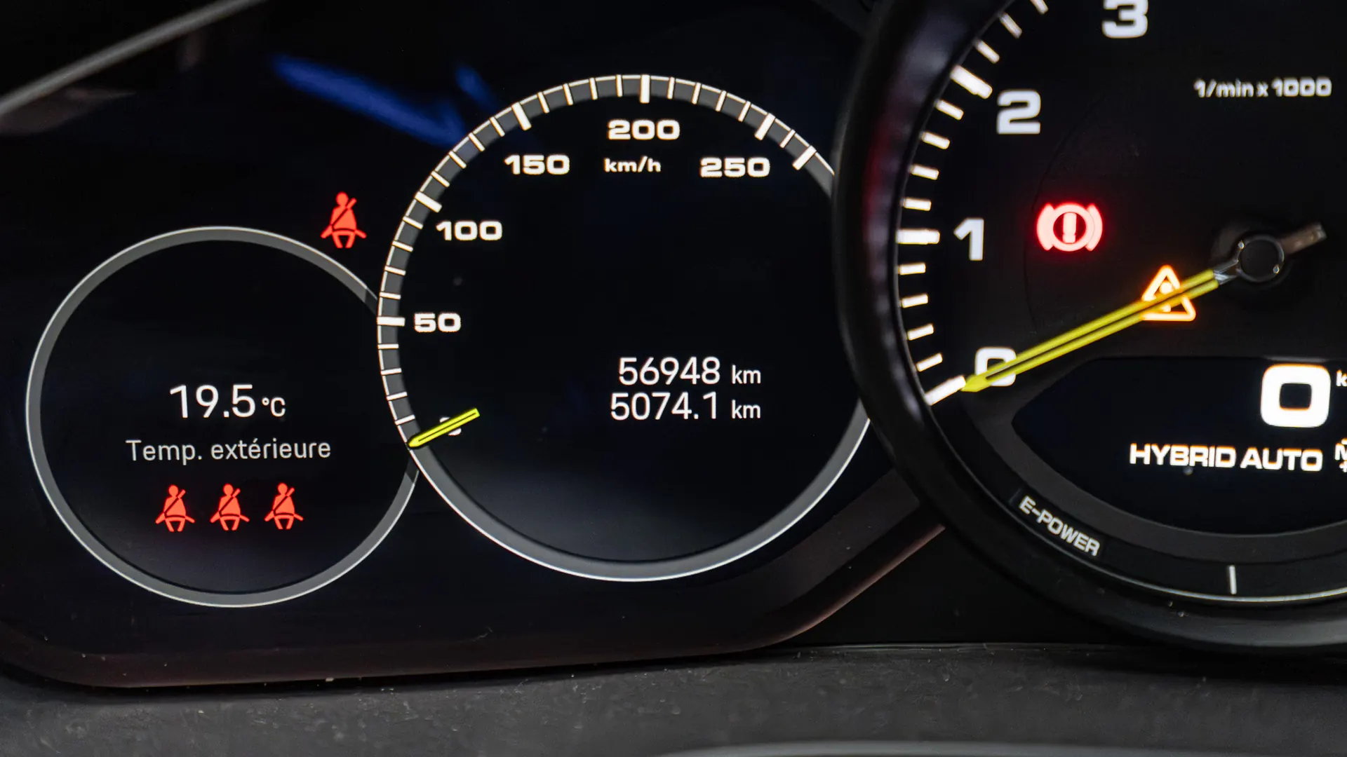 Porsche Cayenne — photo 13