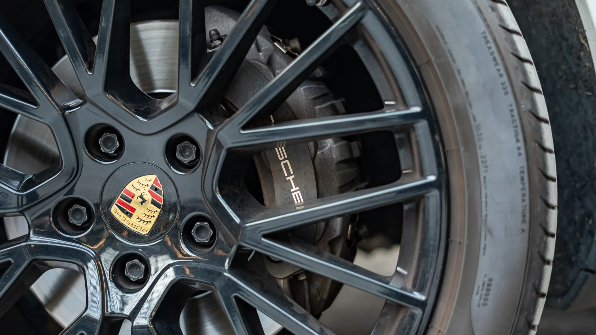 Porsche Cayenne — photo 36