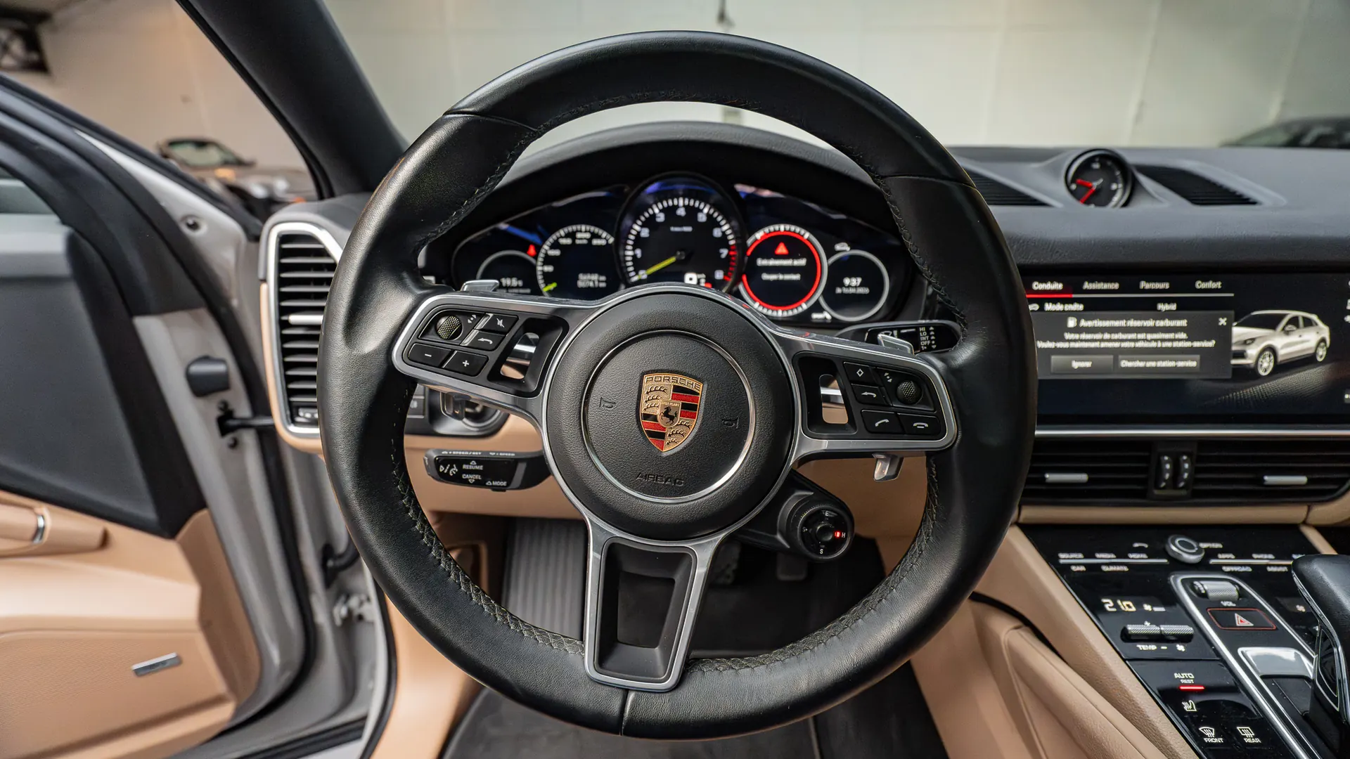 Porsche Cayenne — photo 14