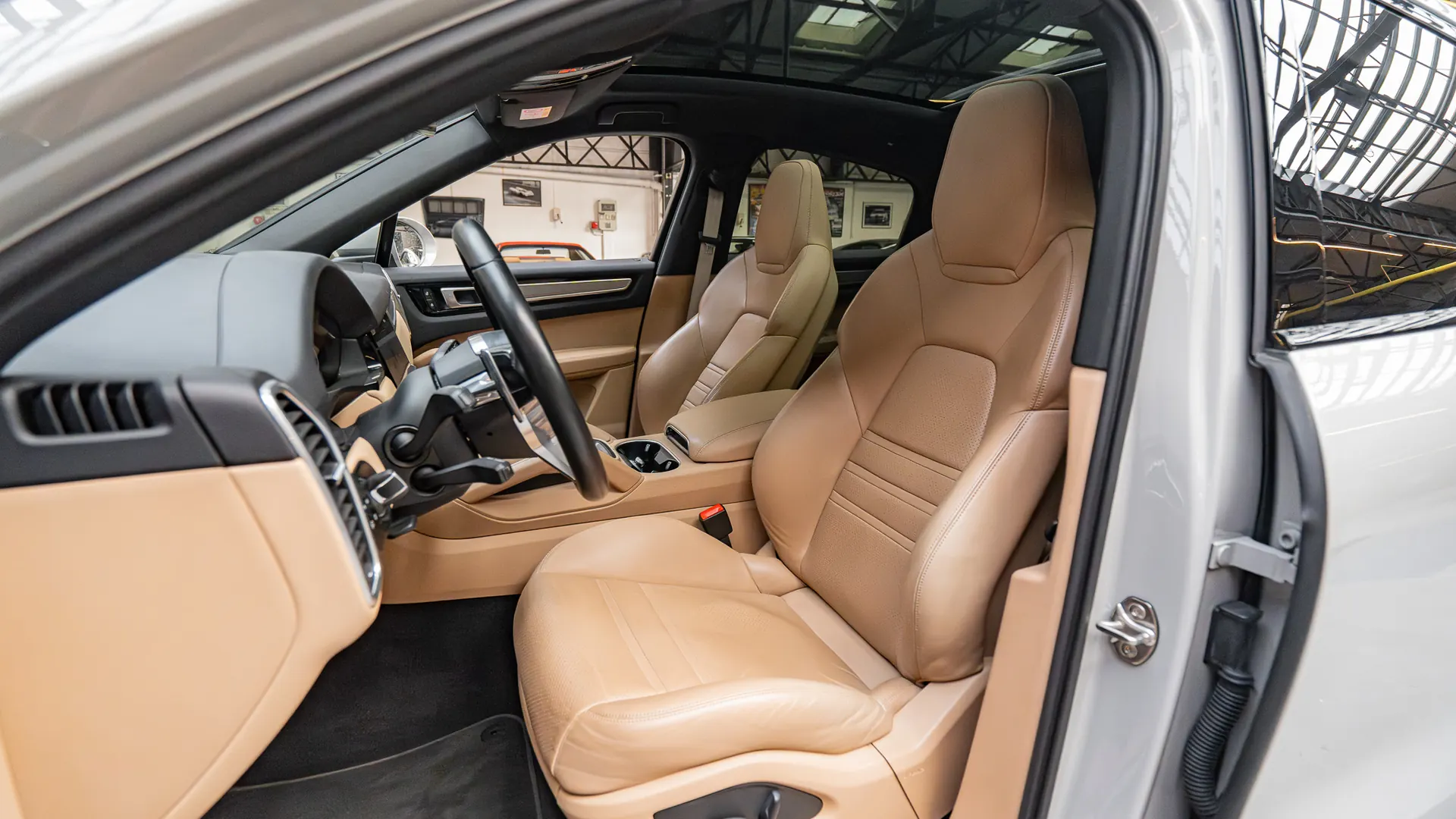Porsche Cayenne — photo 10