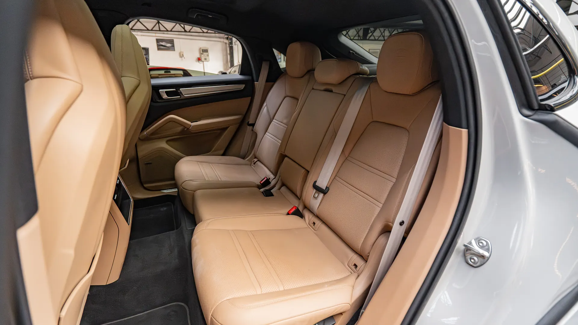 Porsche Cayenne — photo 11