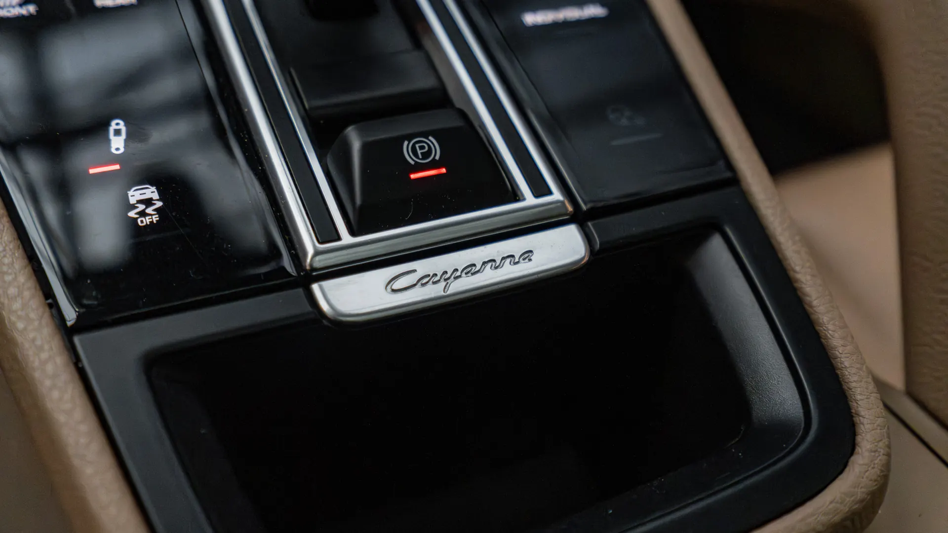 Porsche Cayenne — photo 19