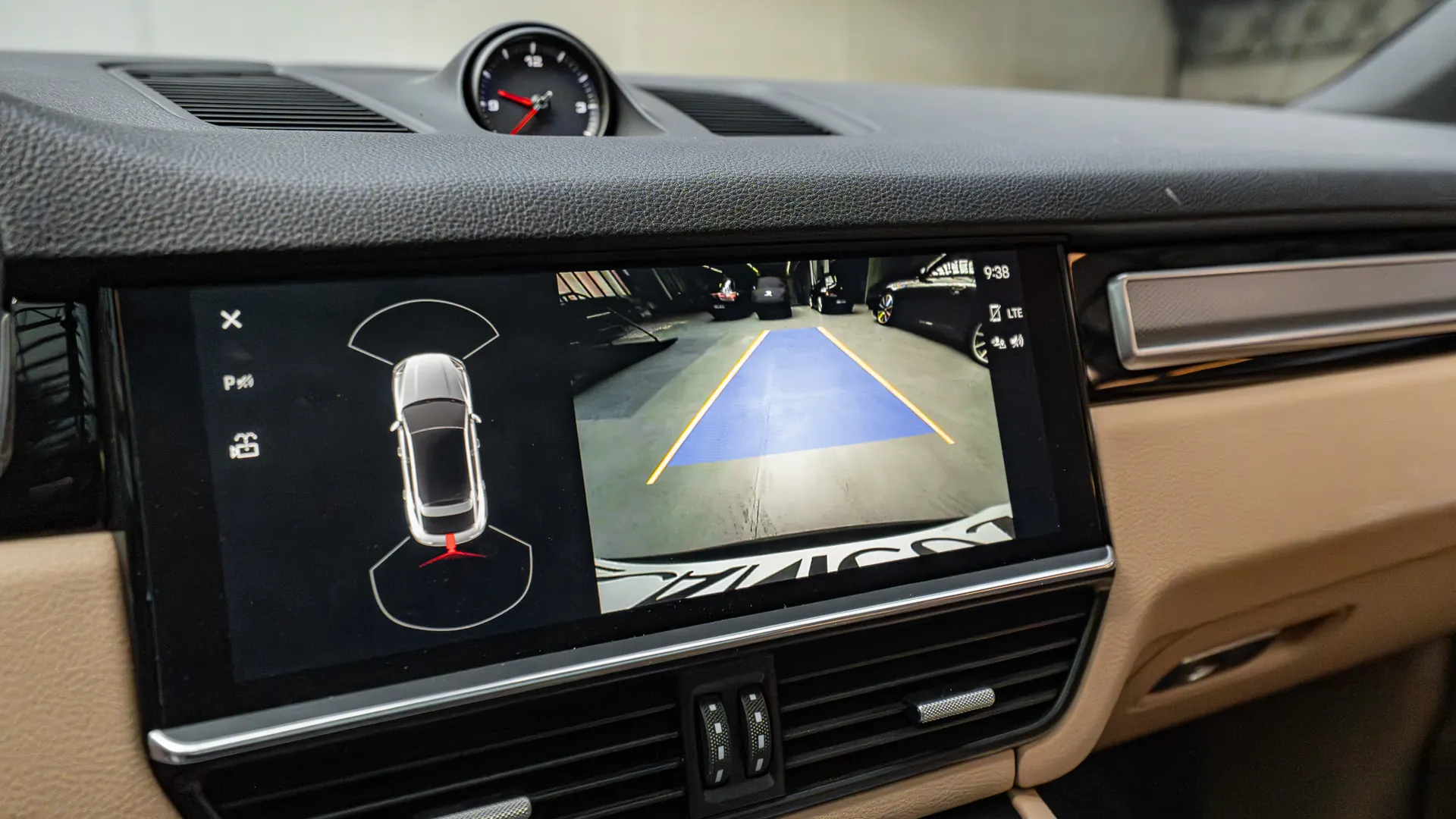 Porsche Cayenne — photo 23