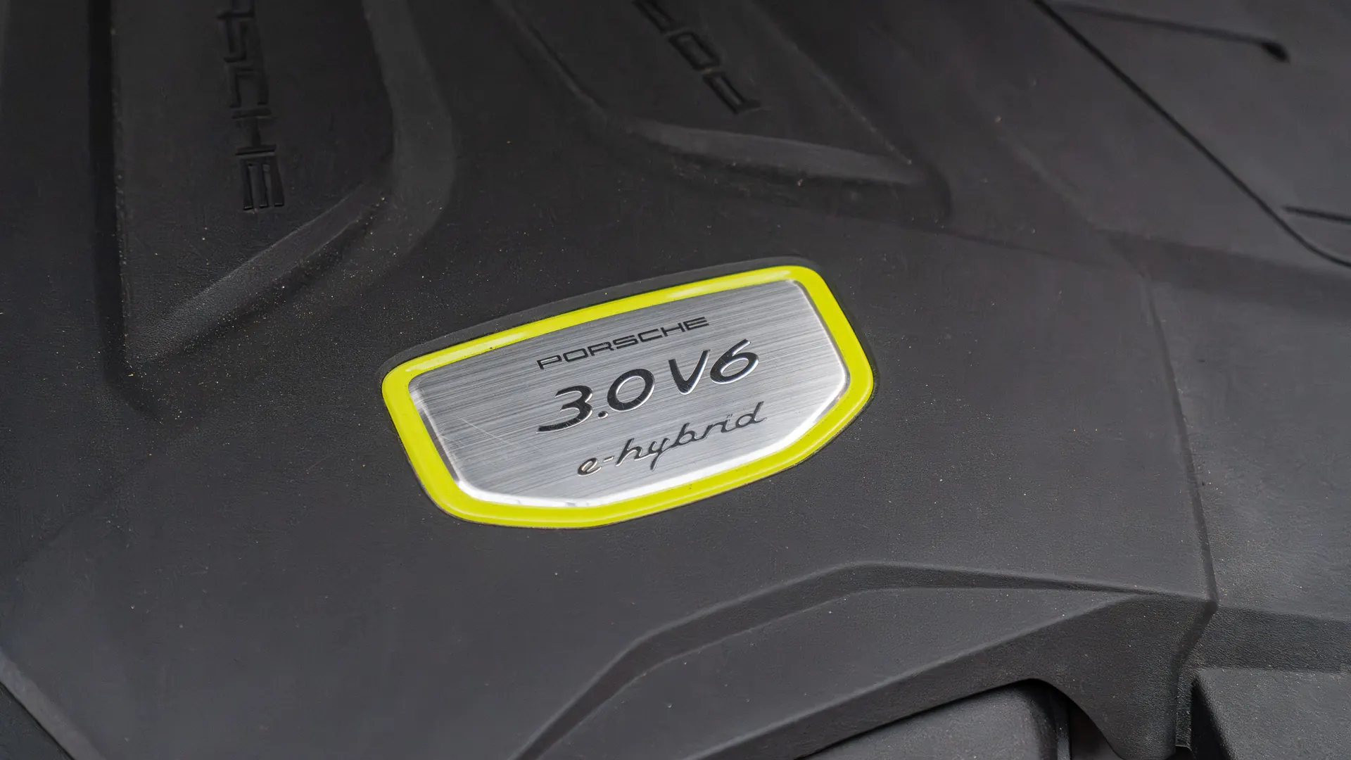 Porsche Cayenne — photo 40