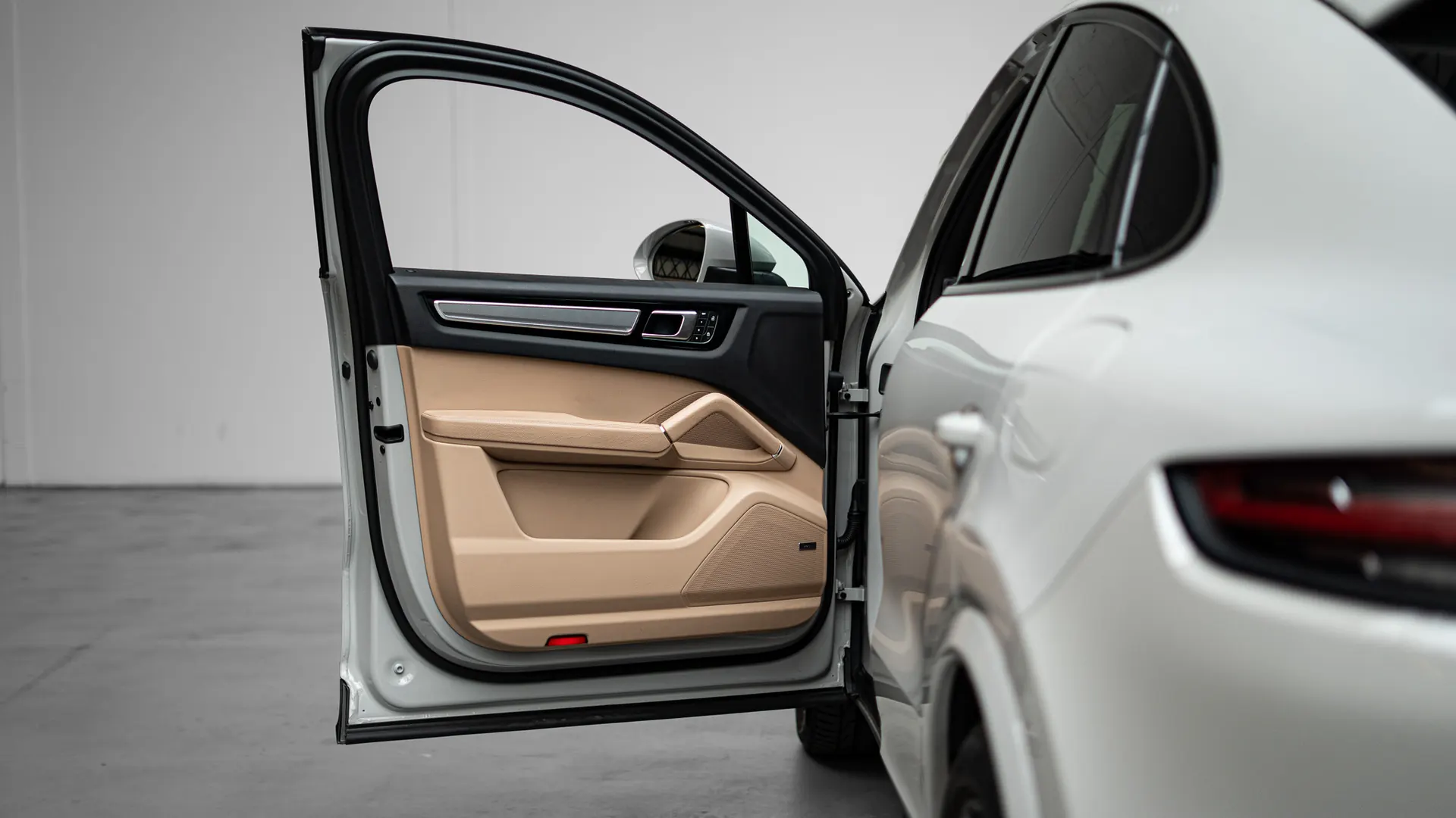 Porsche Cayenne — photo 37