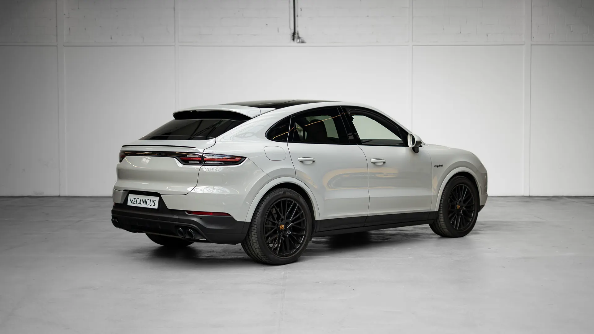 Porsche Cayenne — photo 2