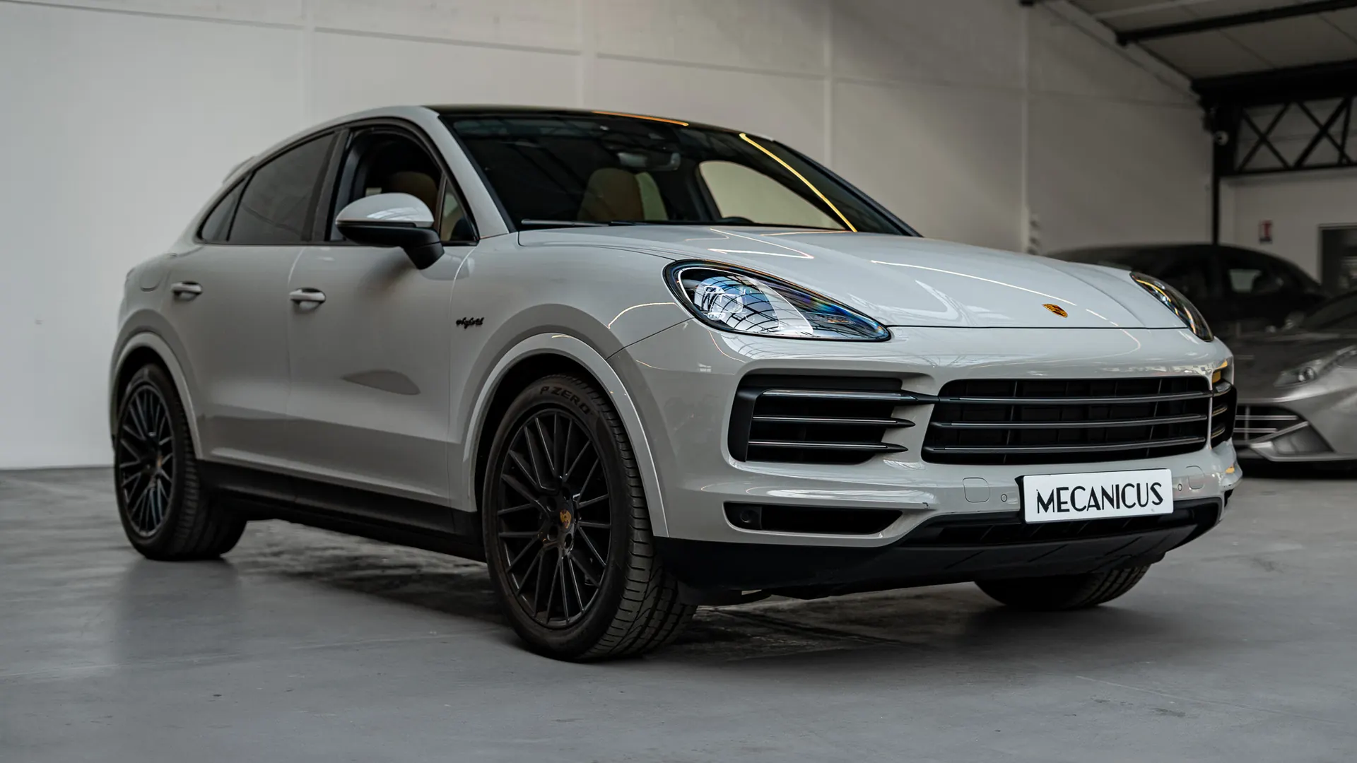 Porsche Cayenne — photo 31
