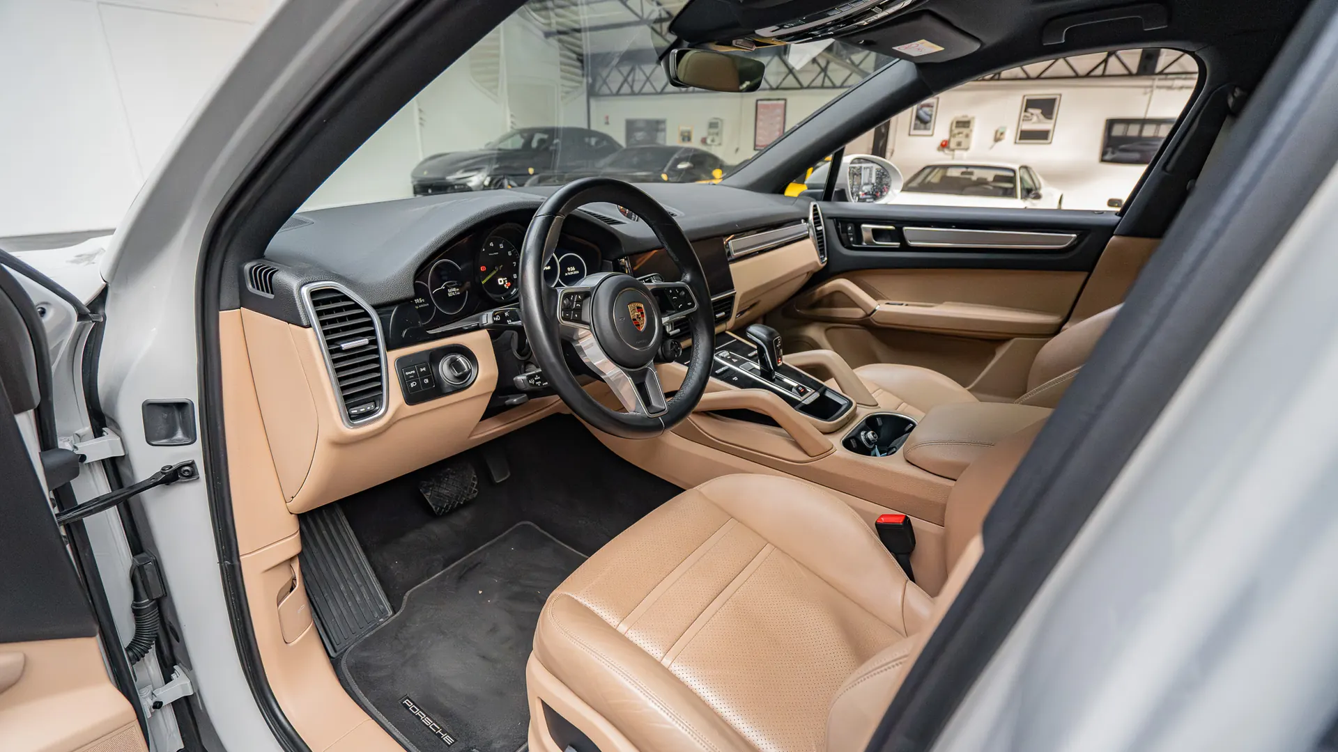 Porsche Cayenne — photo 8