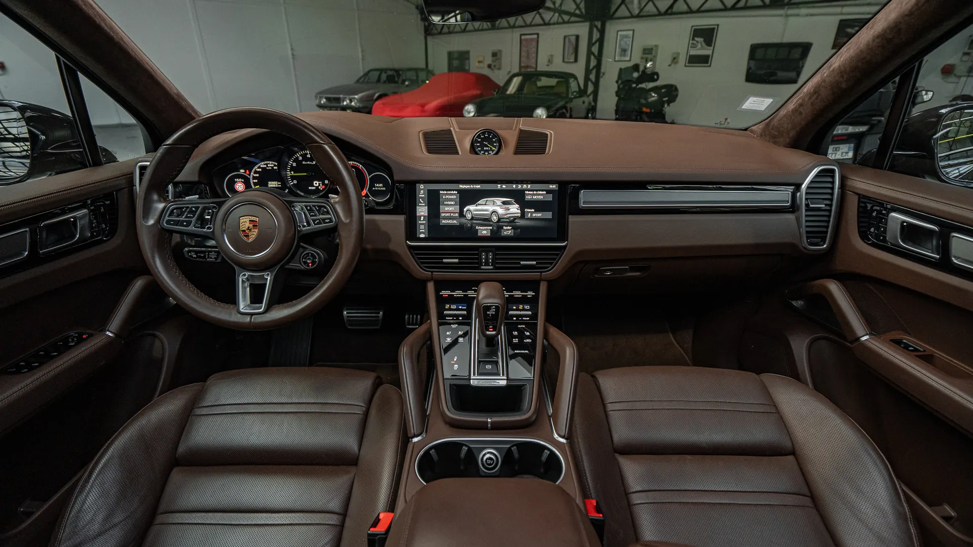 Porsche Cayenne — photo 11