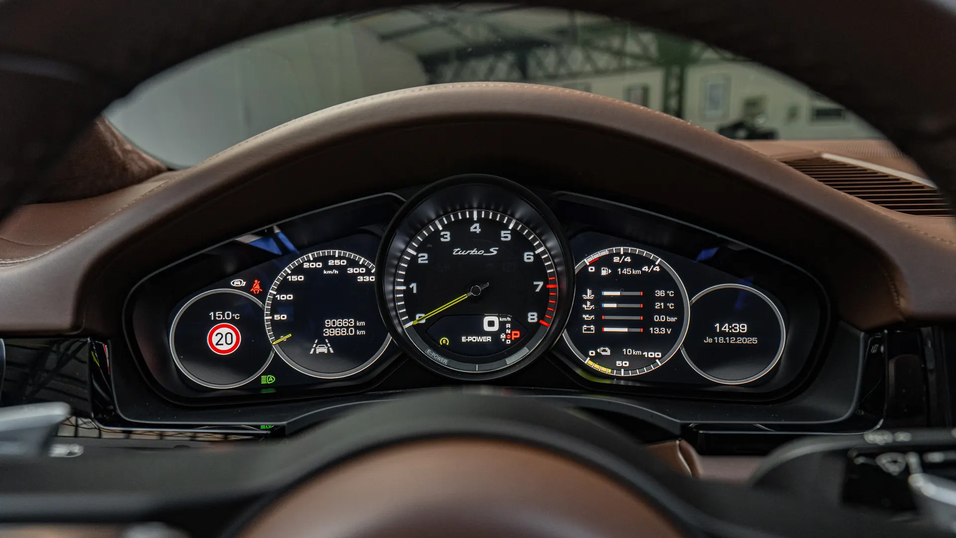 Porsche Cayenne — photo 14