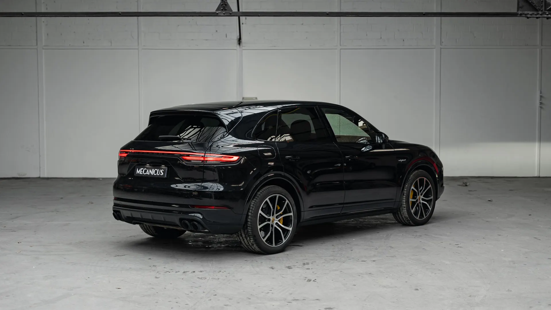 Porsche Cayenne — photo 2