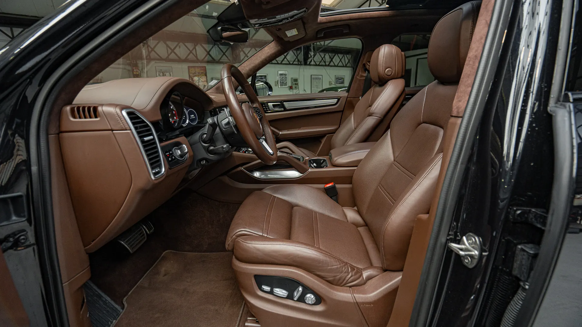 Porsche Cayenne — photo 9